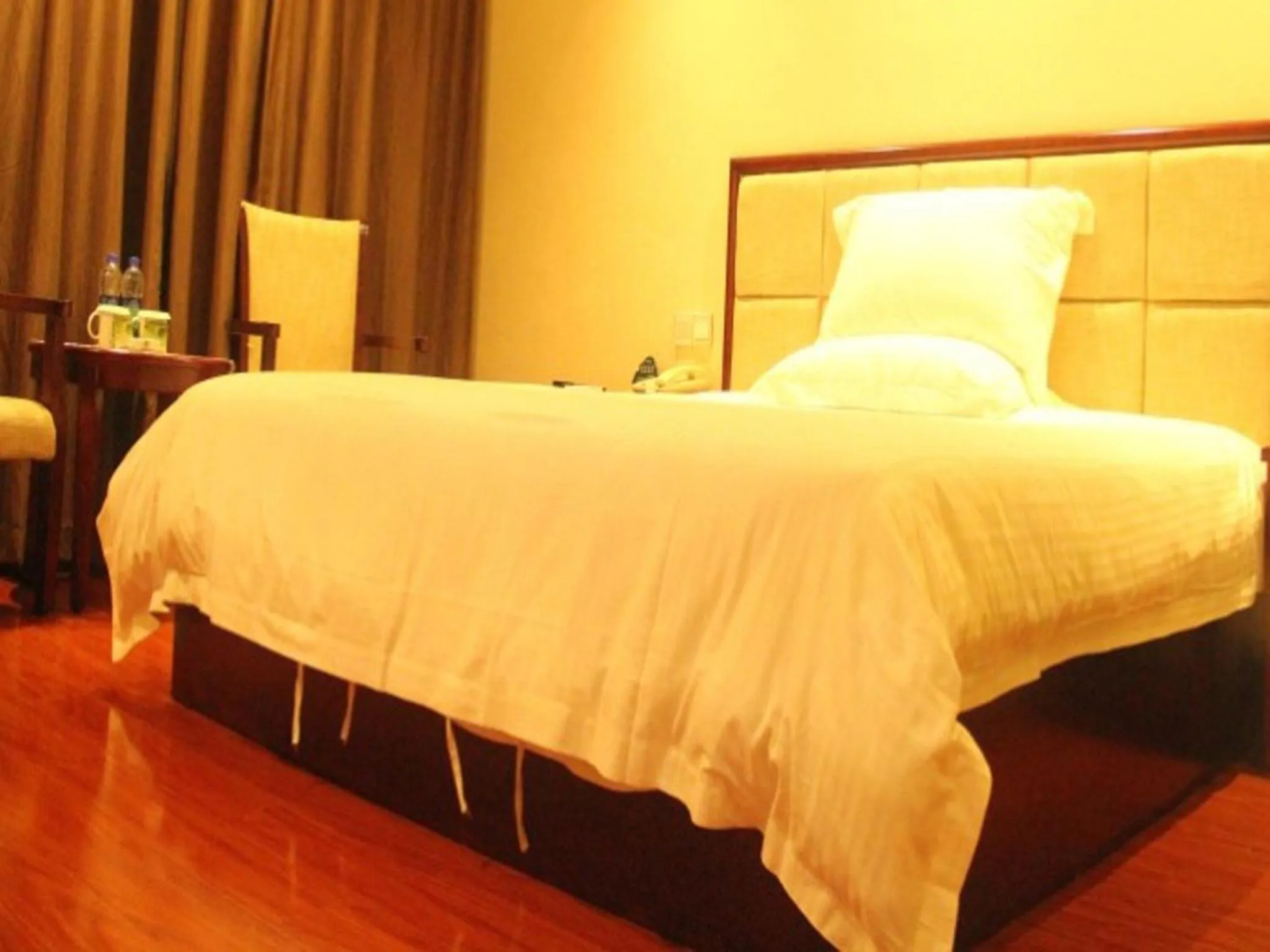 Bed in GreenTree Inn Guangzhou Panyu Chimelong Paradise Business Hotel