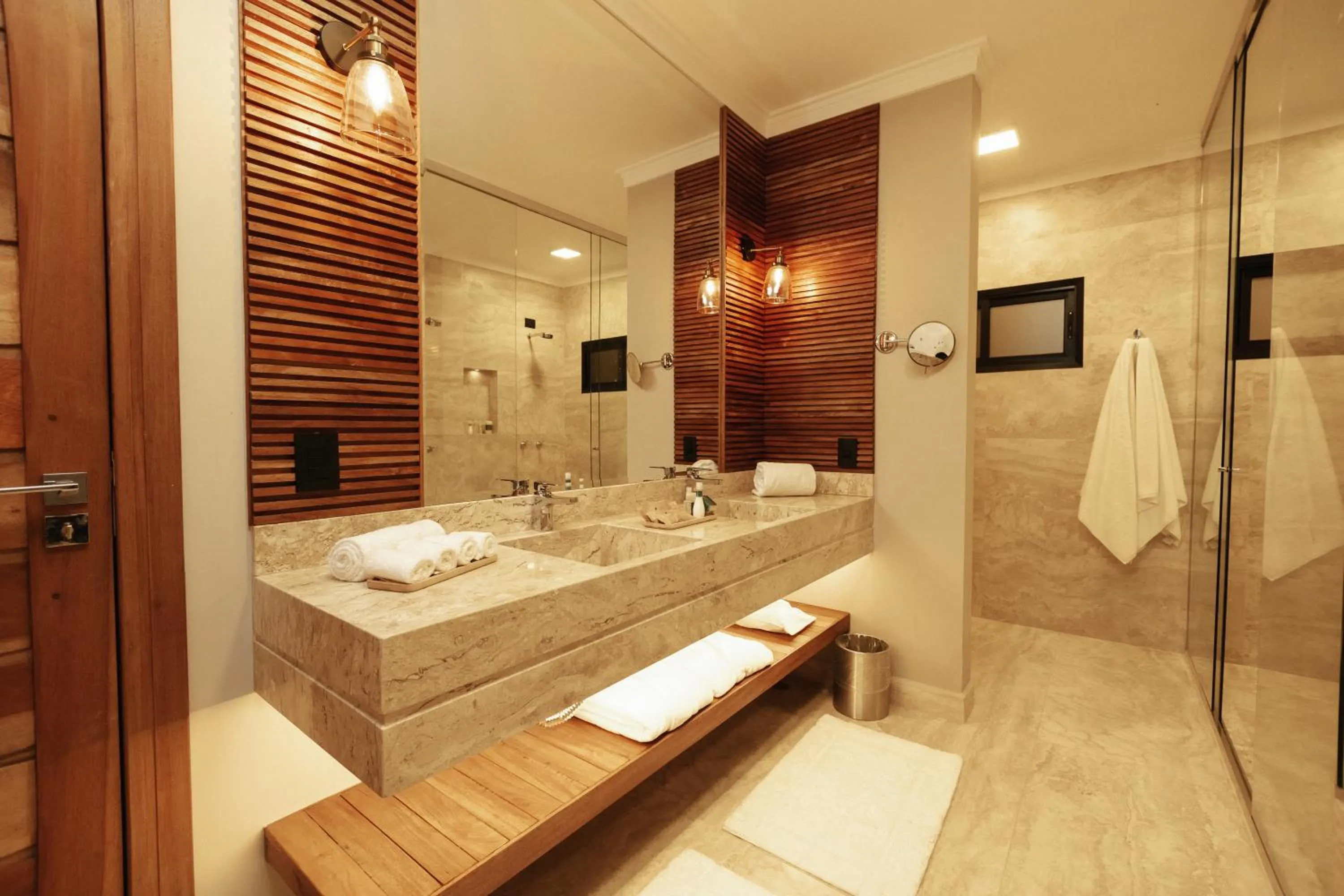 Shower in LAS HOTEL BOUTIQUE