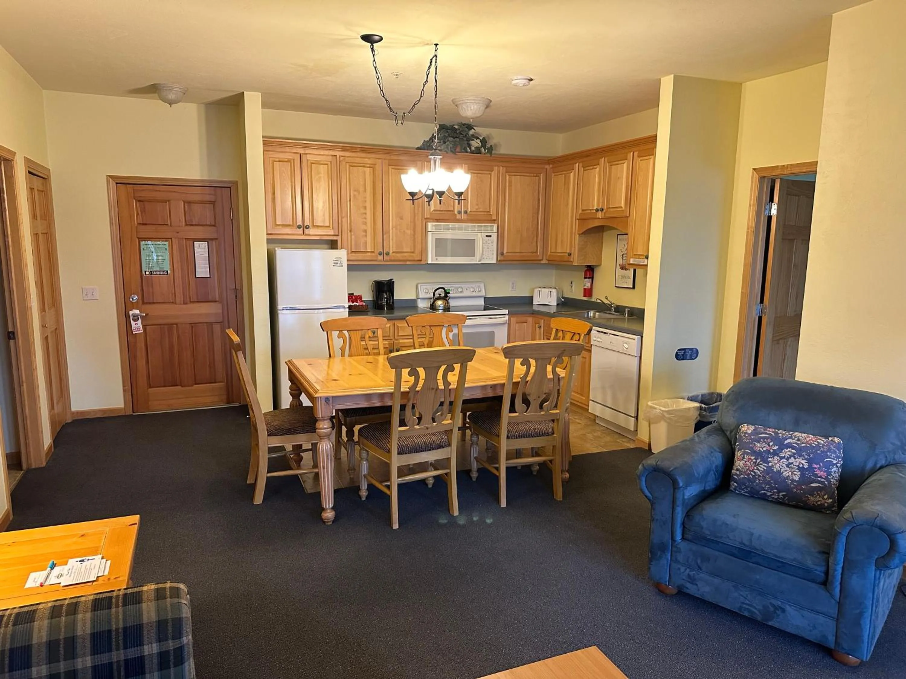 Dining area in Birchwood Lodge