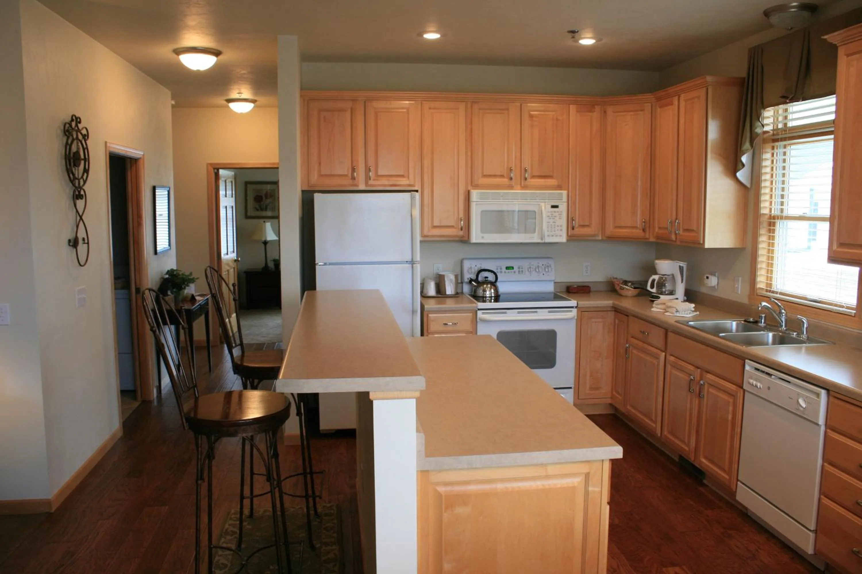 Kitchen or kitchenette in Birchwood Lodge