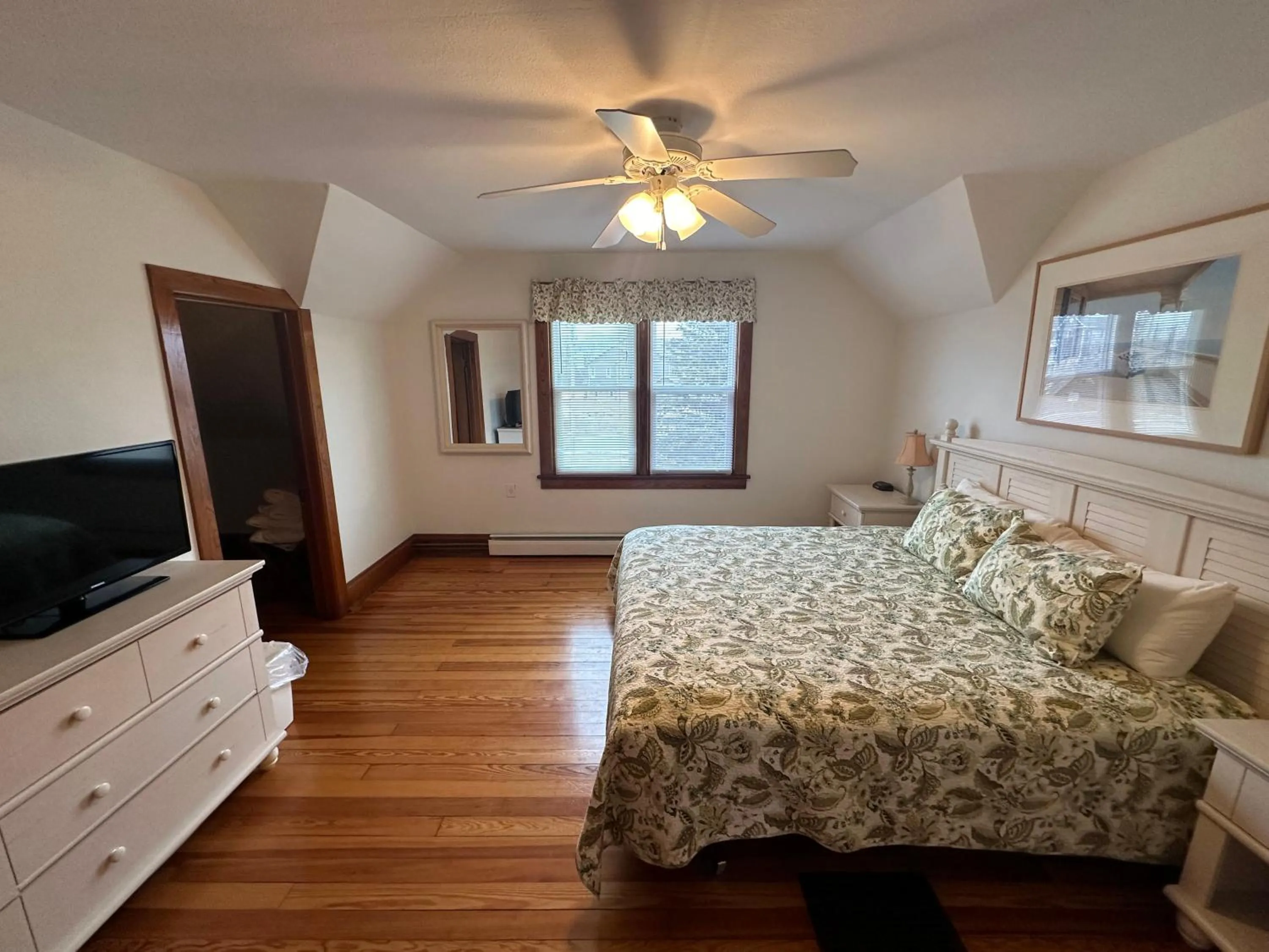 TV and multimedia, Bed in Birchwood Lodge