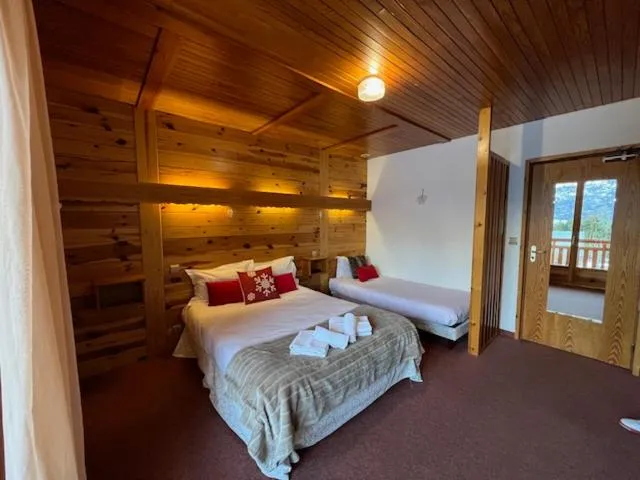 Bed in Hôtel Restaurant La Pendine