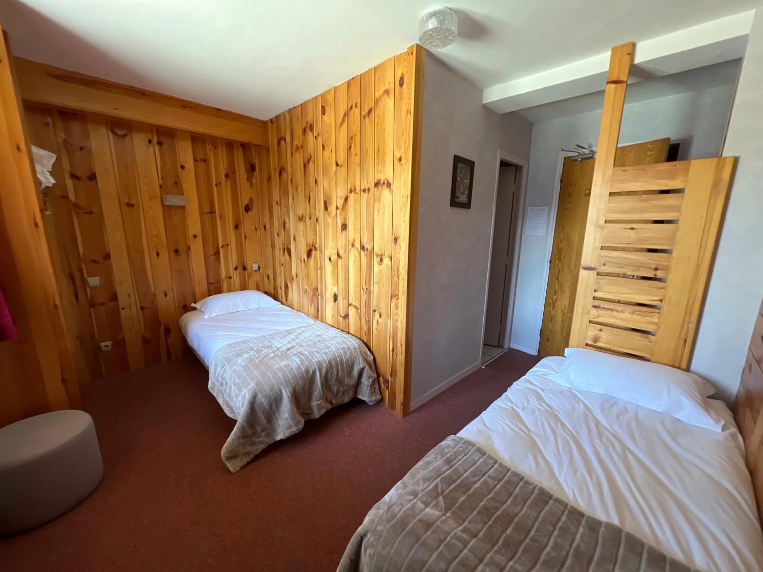 Bed in Hôtel Restaurant La Pendine