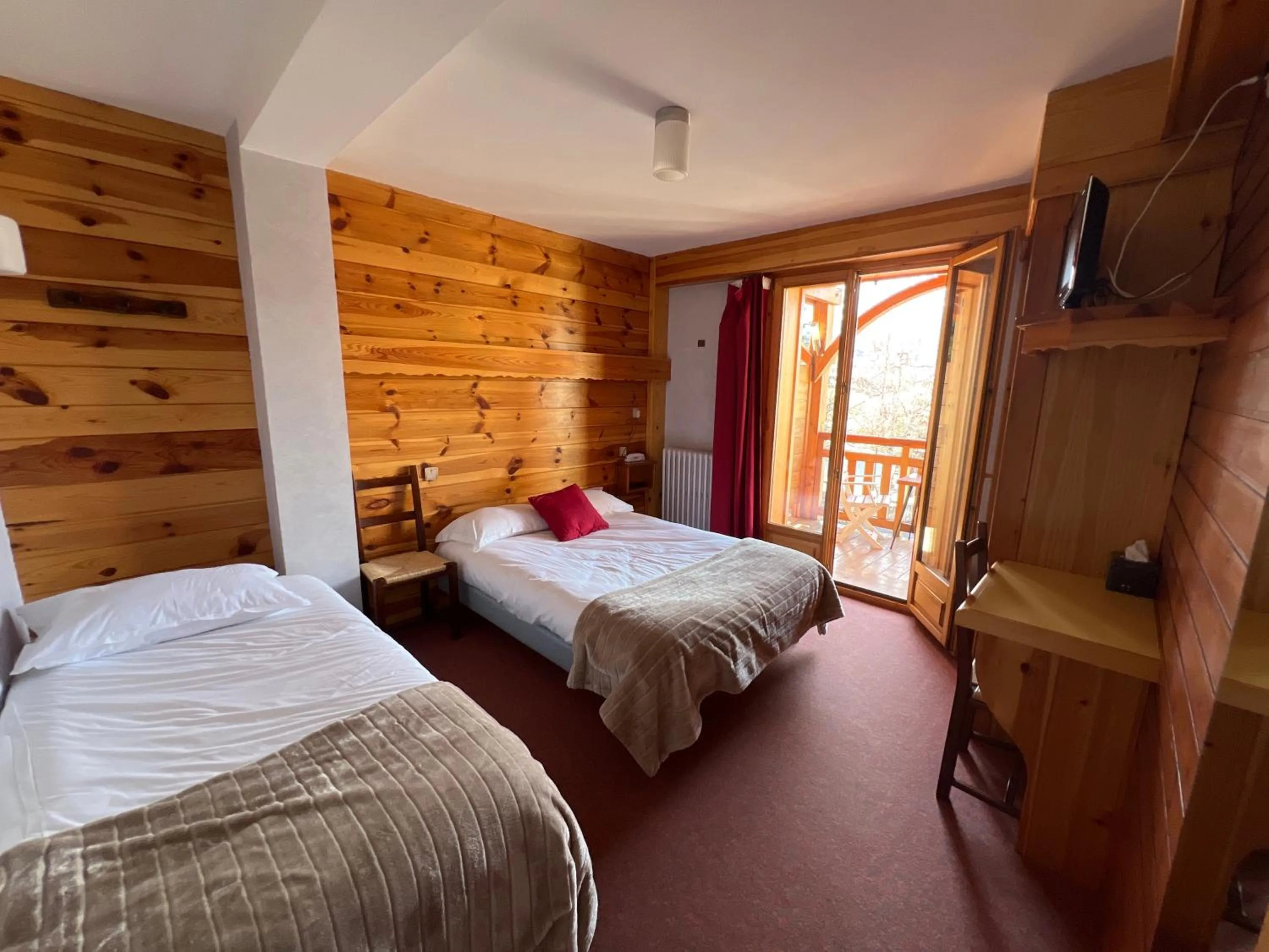 Bed in Hôtel Restaurant La Pendine