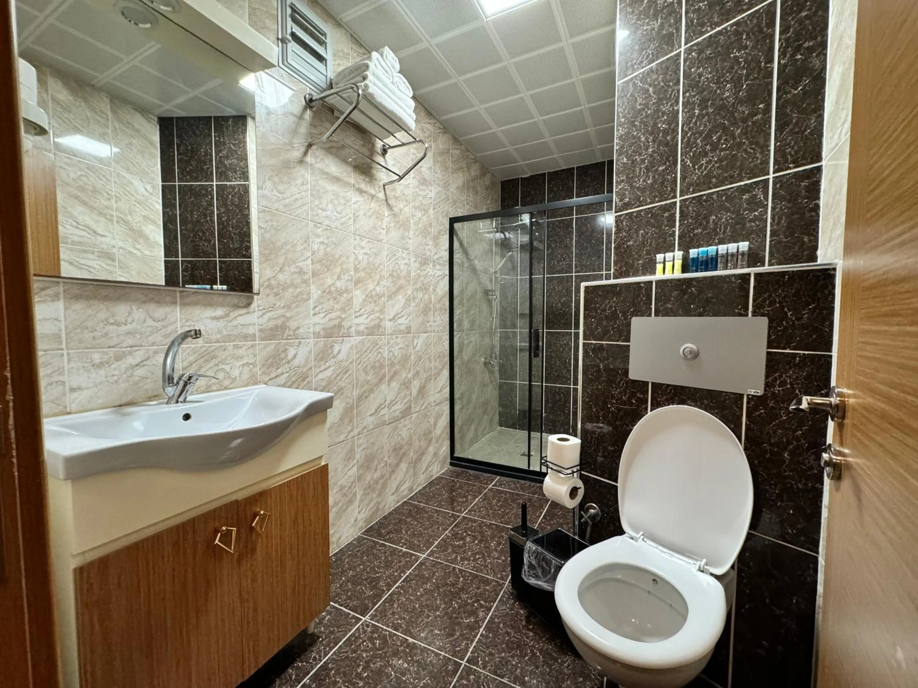 Shower in E5 PARK OTEL