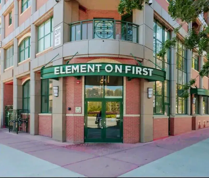 Stunning 1 bedroom condo in Calgary with riverview Stunning 1 bedroom condo in Calgary with riverview