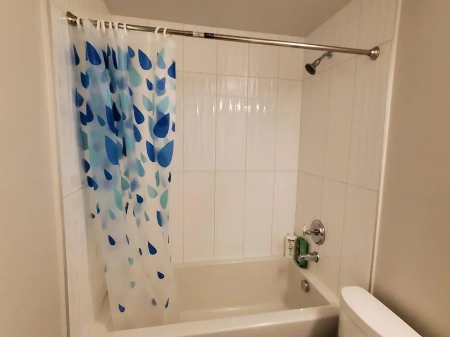 Shower in Stunning 1 bedroom condo in Calgary with riverview