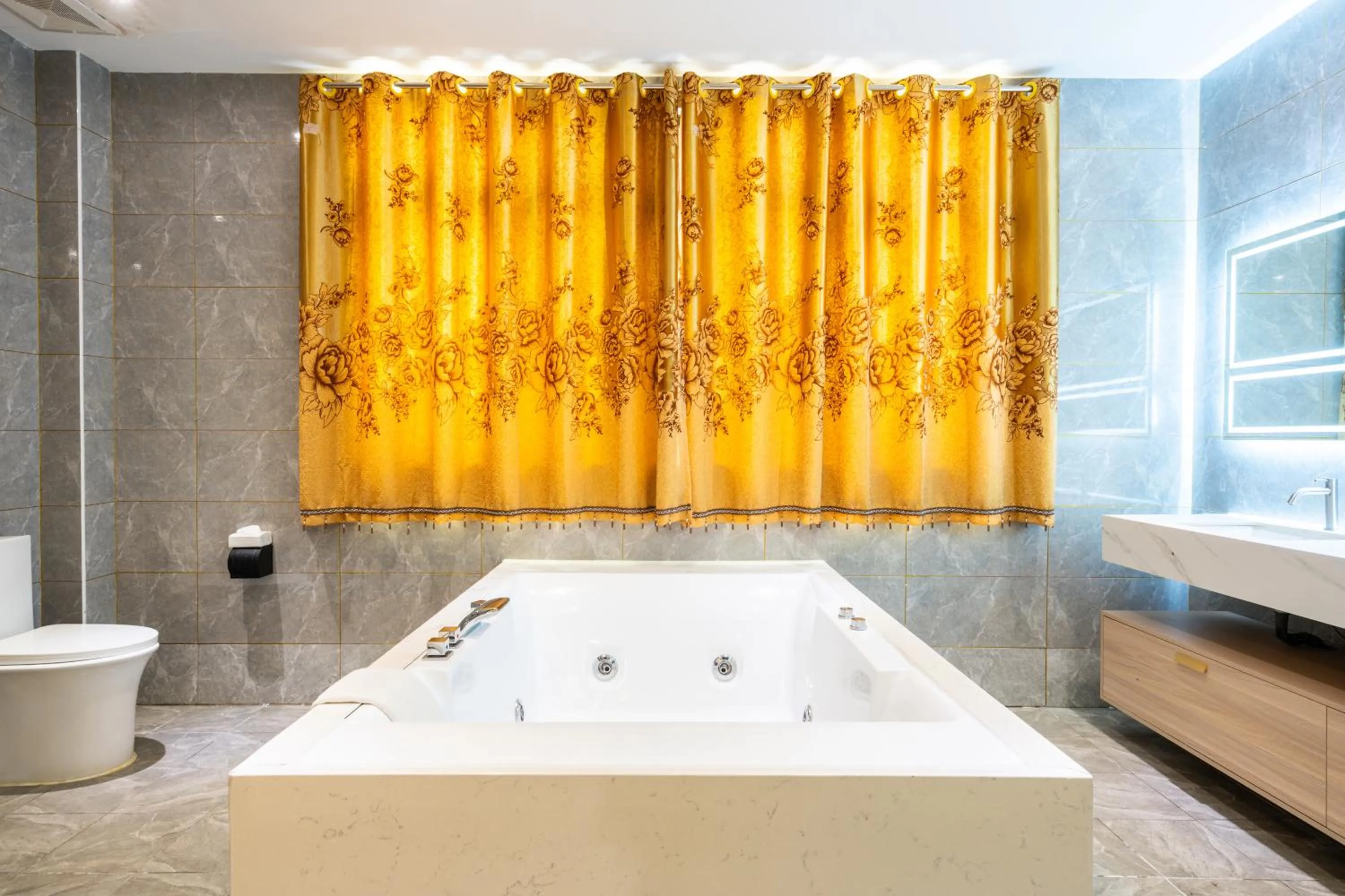 Bath in Home me Hotel Makati