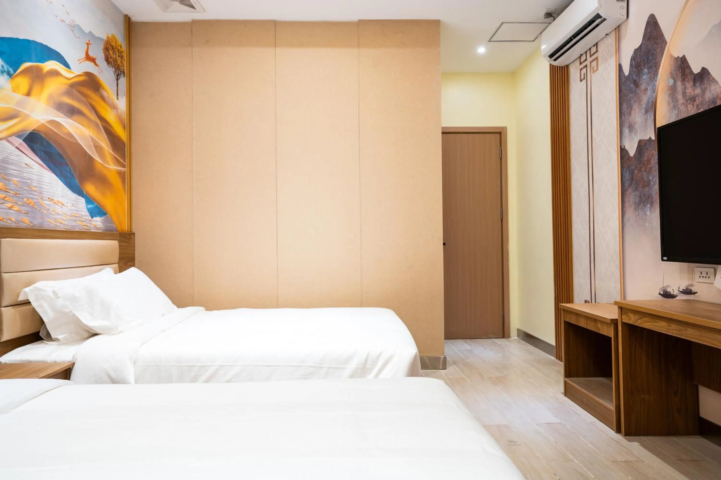 Photo of the whole room, Bed in Home me Hotel Makati