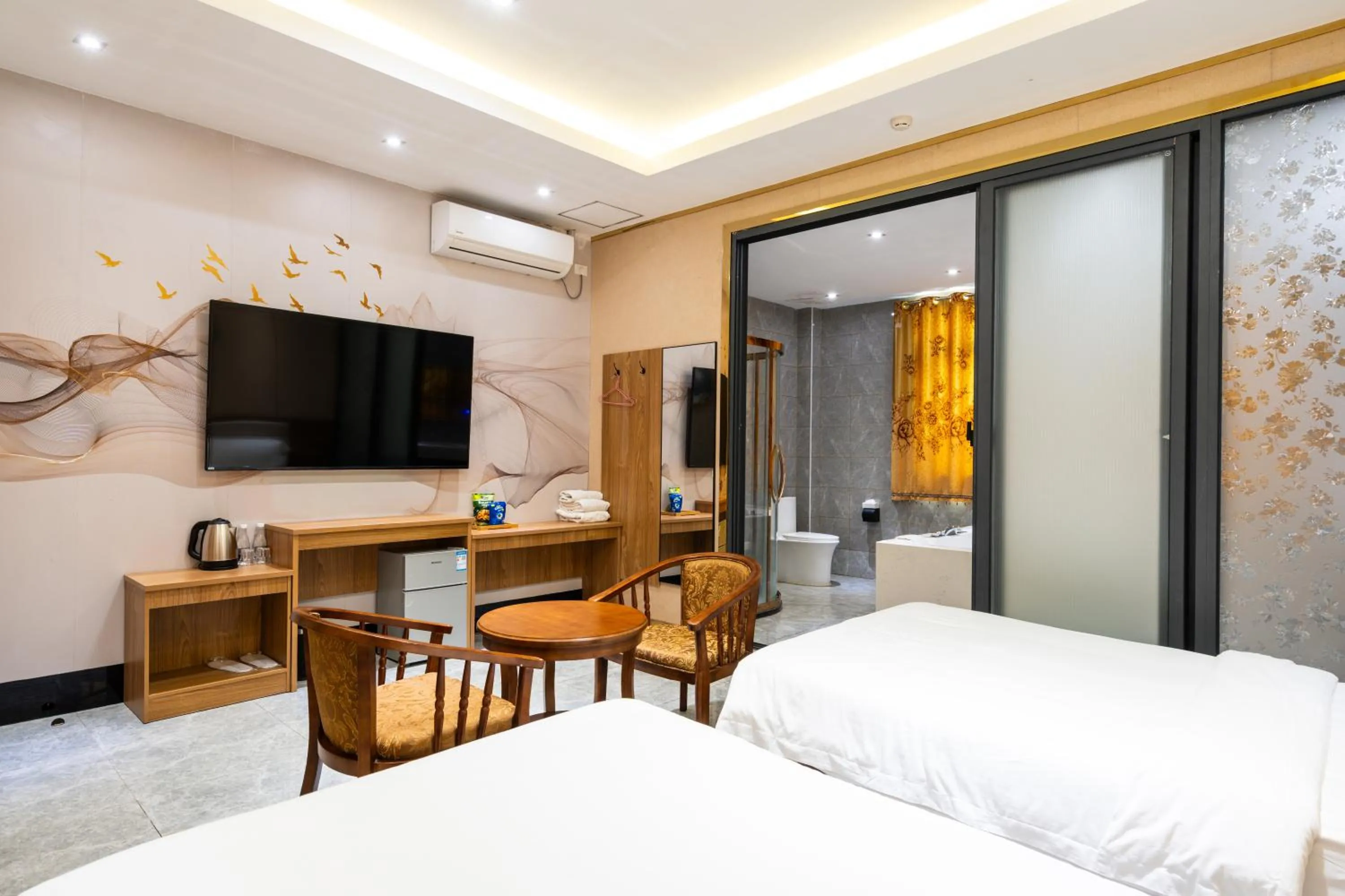TV and multimedia, Bed in Home me Hotel Makati