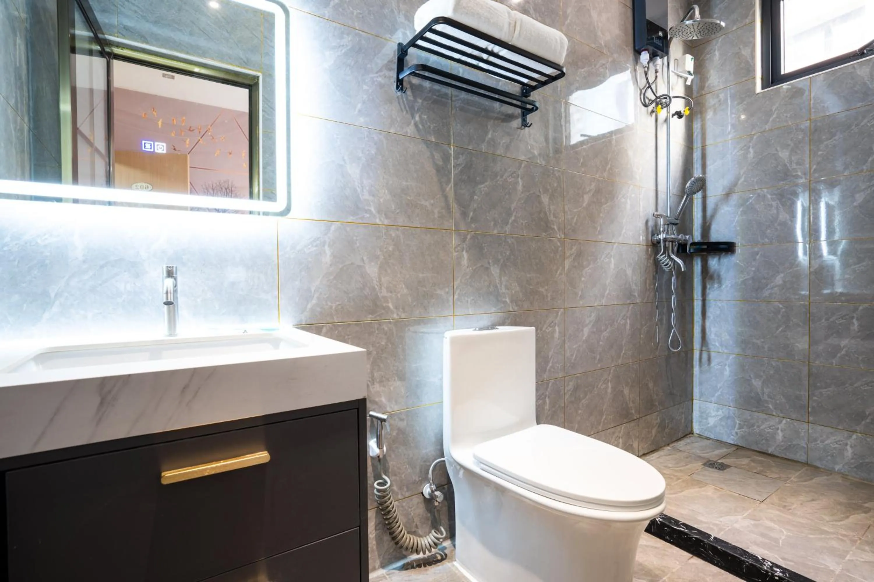 Toilet in Home me Hotel Makati