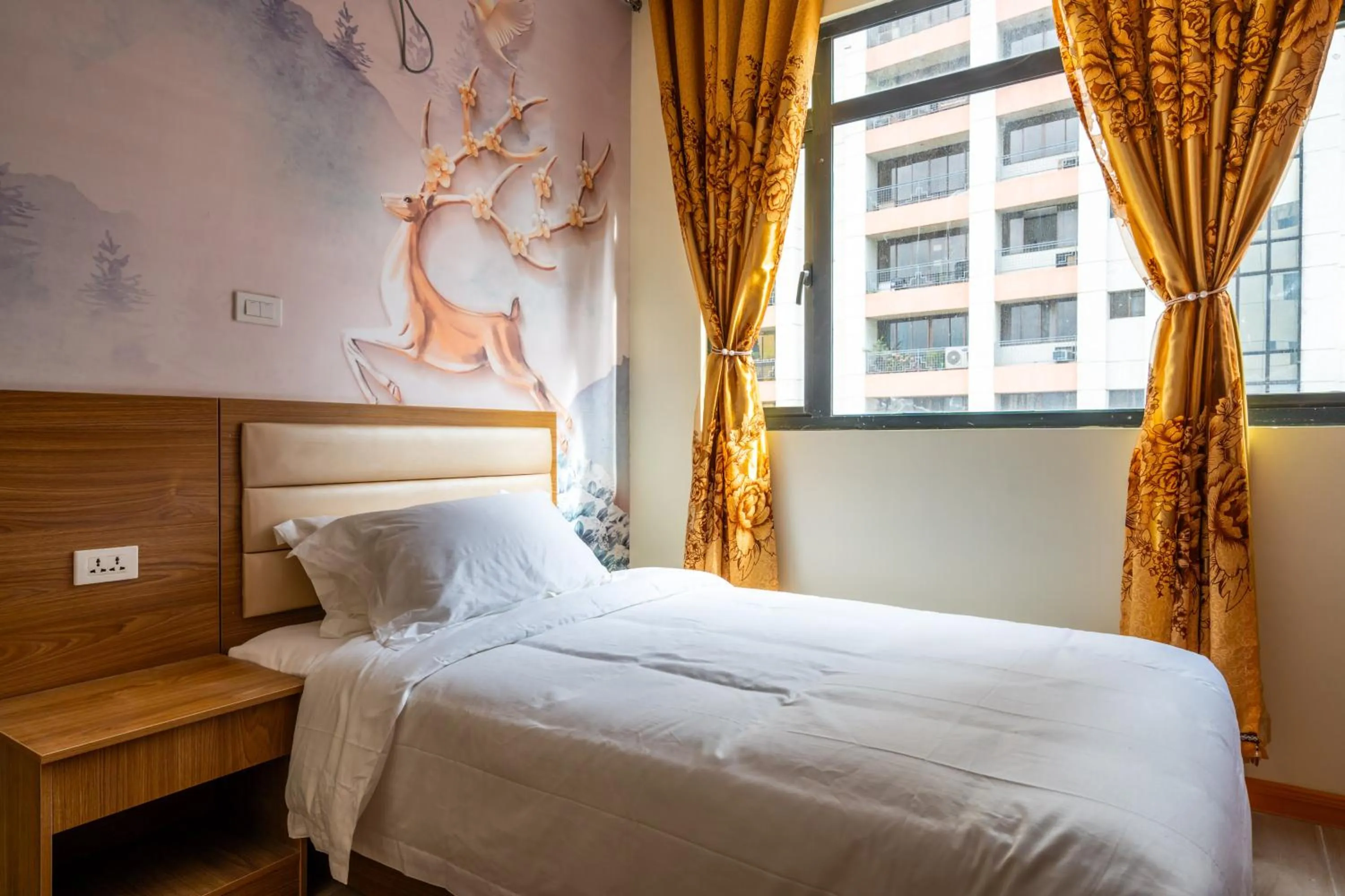 Photo of the whole room, Bed in Home me Hotel Makati