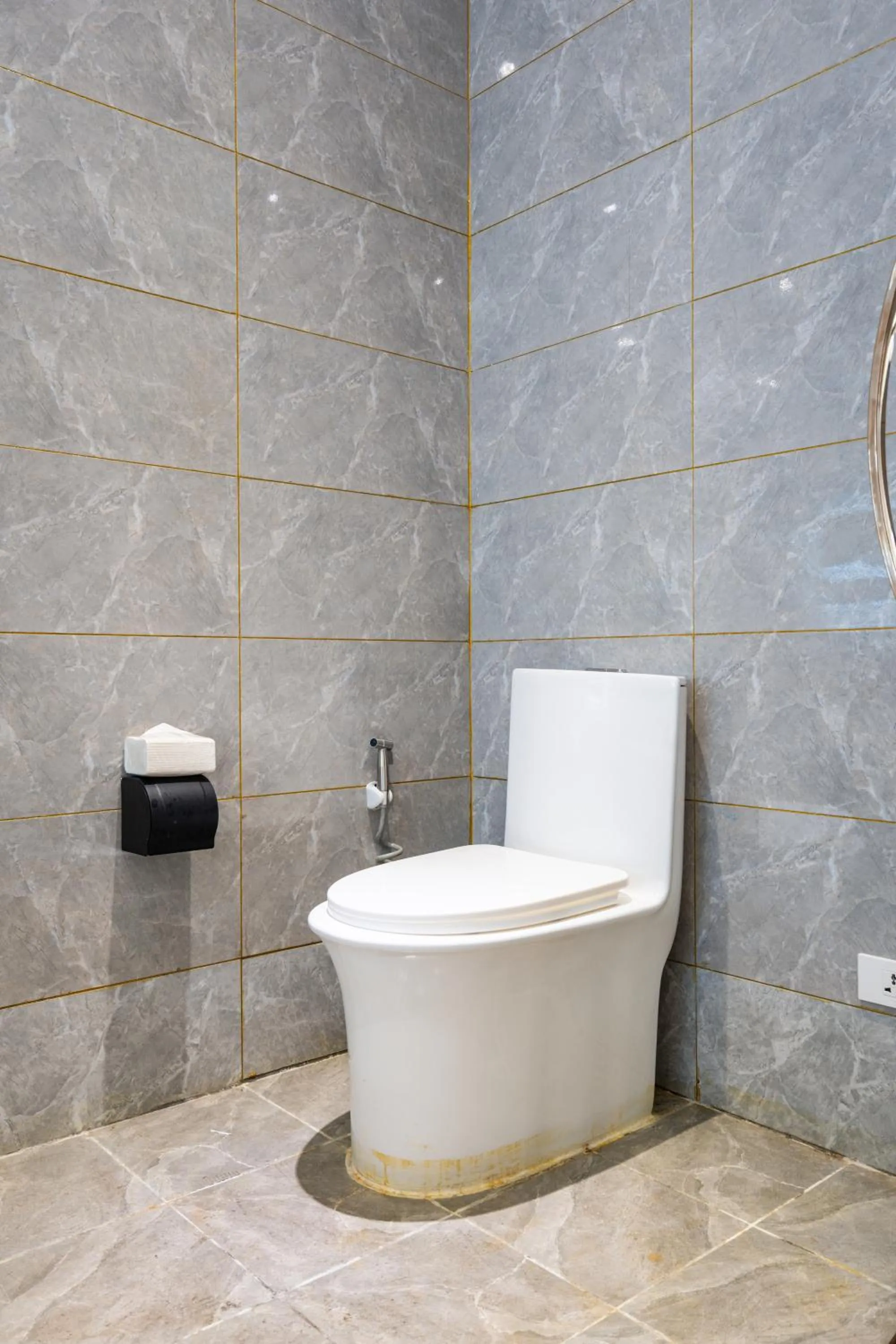 Toilet in Home me Hotel Makati