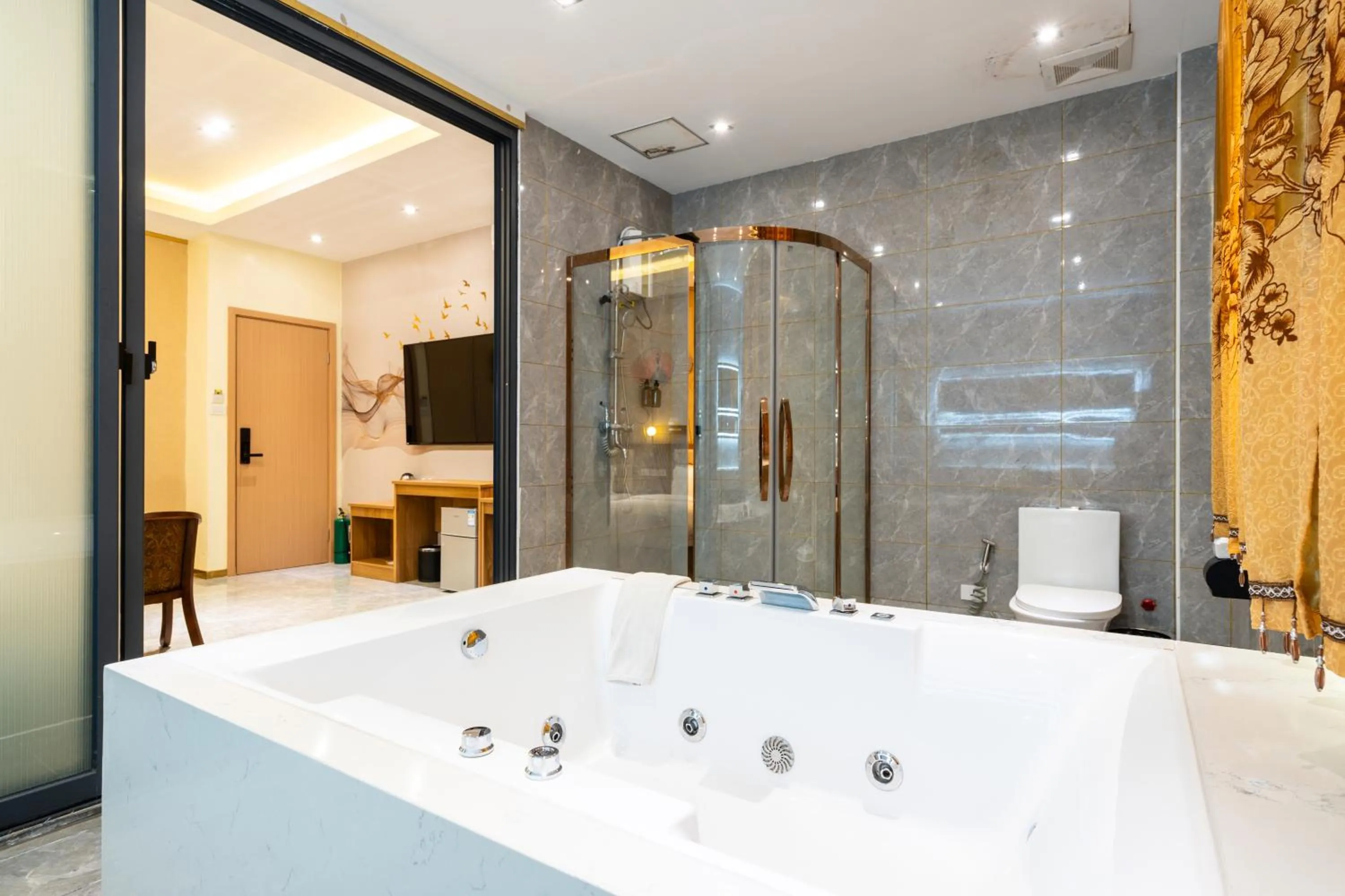 Bath in Home me Hotel Makati