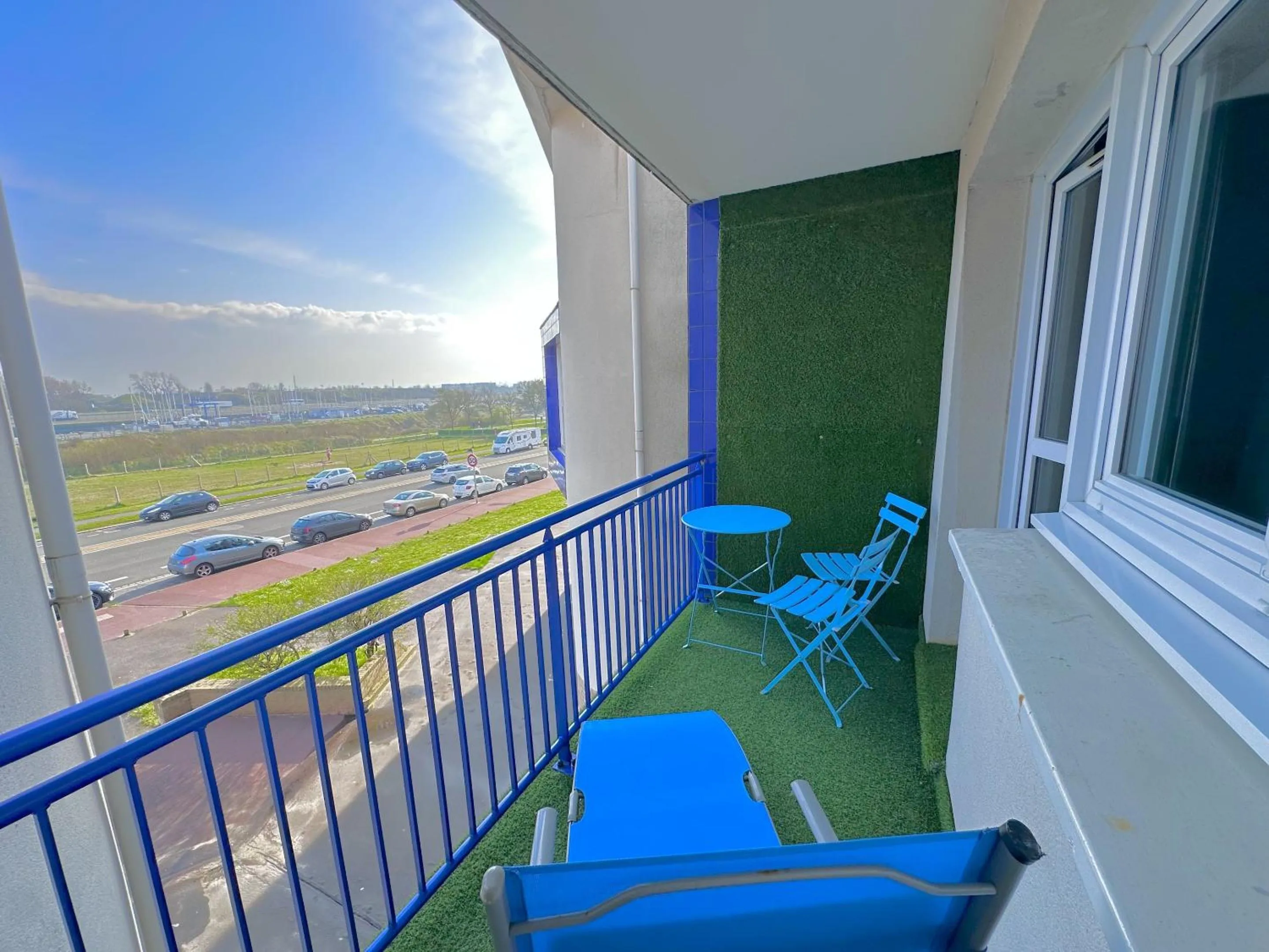 Balcony/Terrace in Appartement Luxe Vue sur Mer Calais Plage