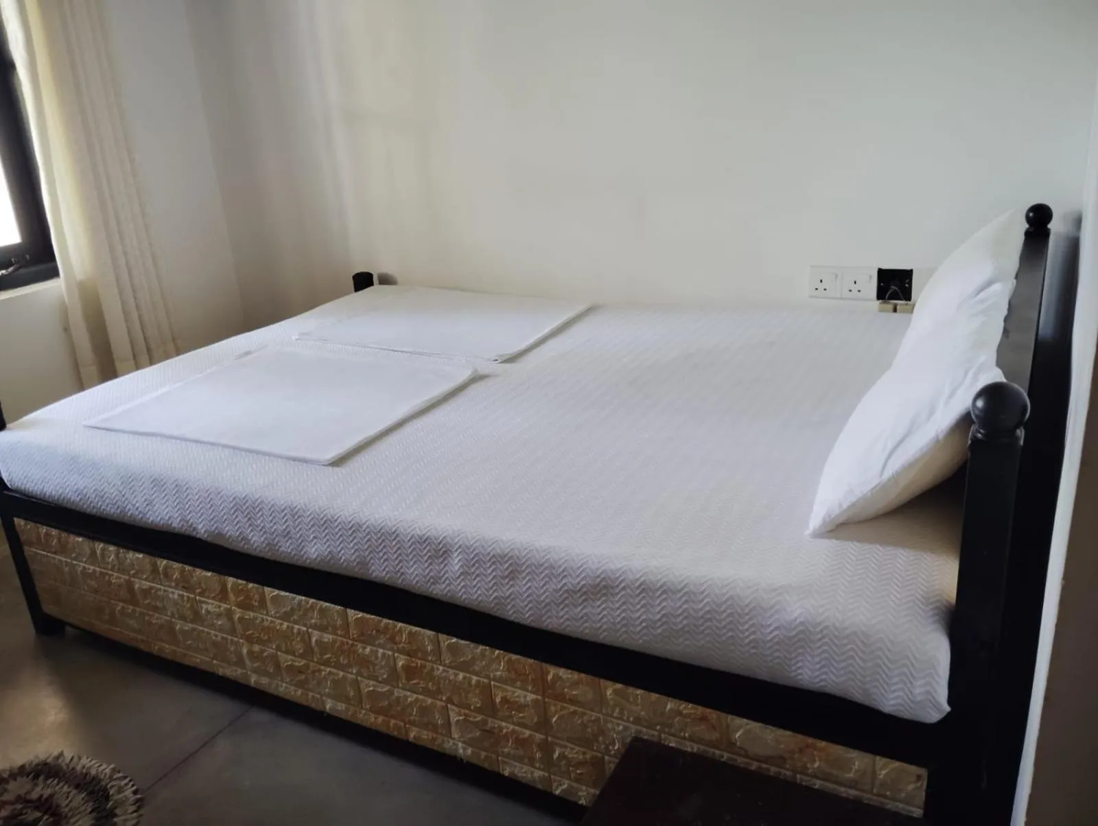 Bed in Knuckles Range Bungalow