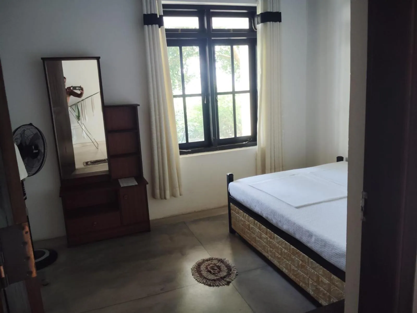 Photo of the whole room, Bed in Knuckles Range Bungalow