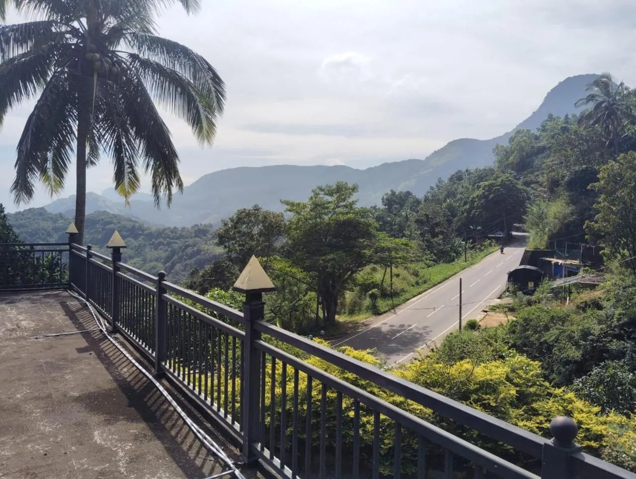 Mountain view in Knuckles Range Bungalow