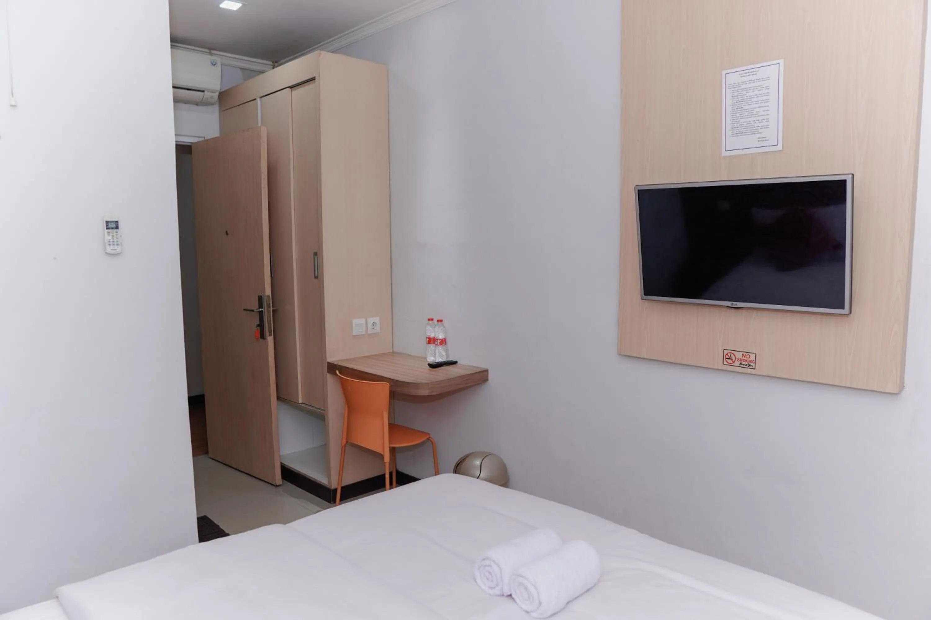 Photo of the whole room in 555 Nangka Guest House