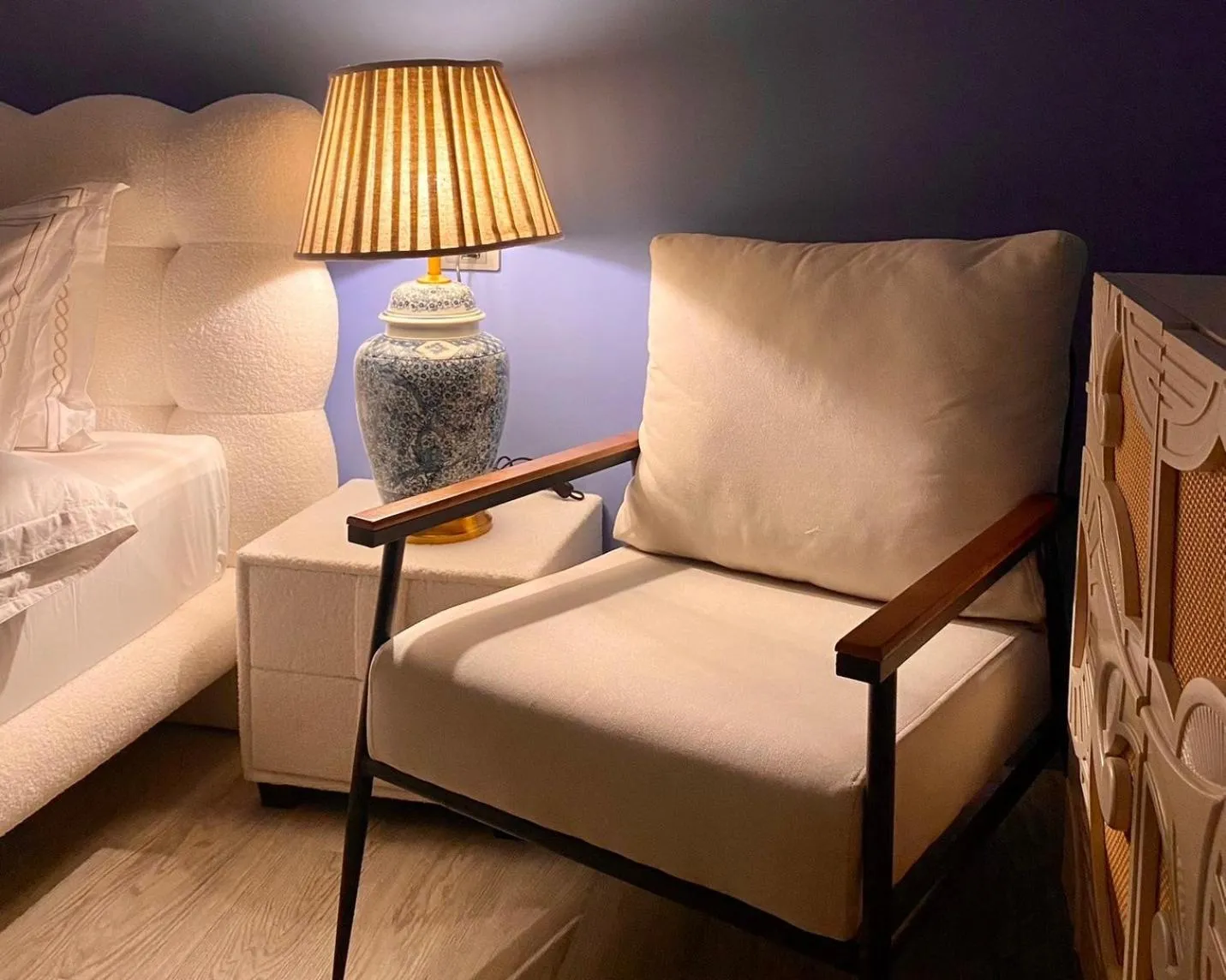 Decorative detail, Bed in Shanlin INN