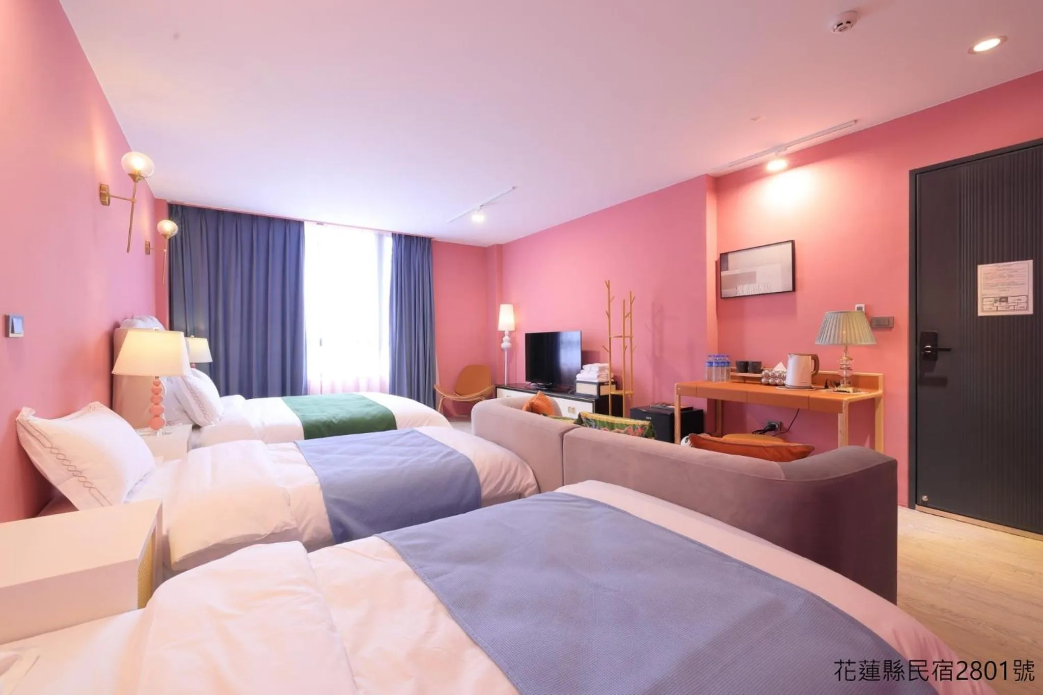 Photo of the whole room, Bed in Shanlin INN