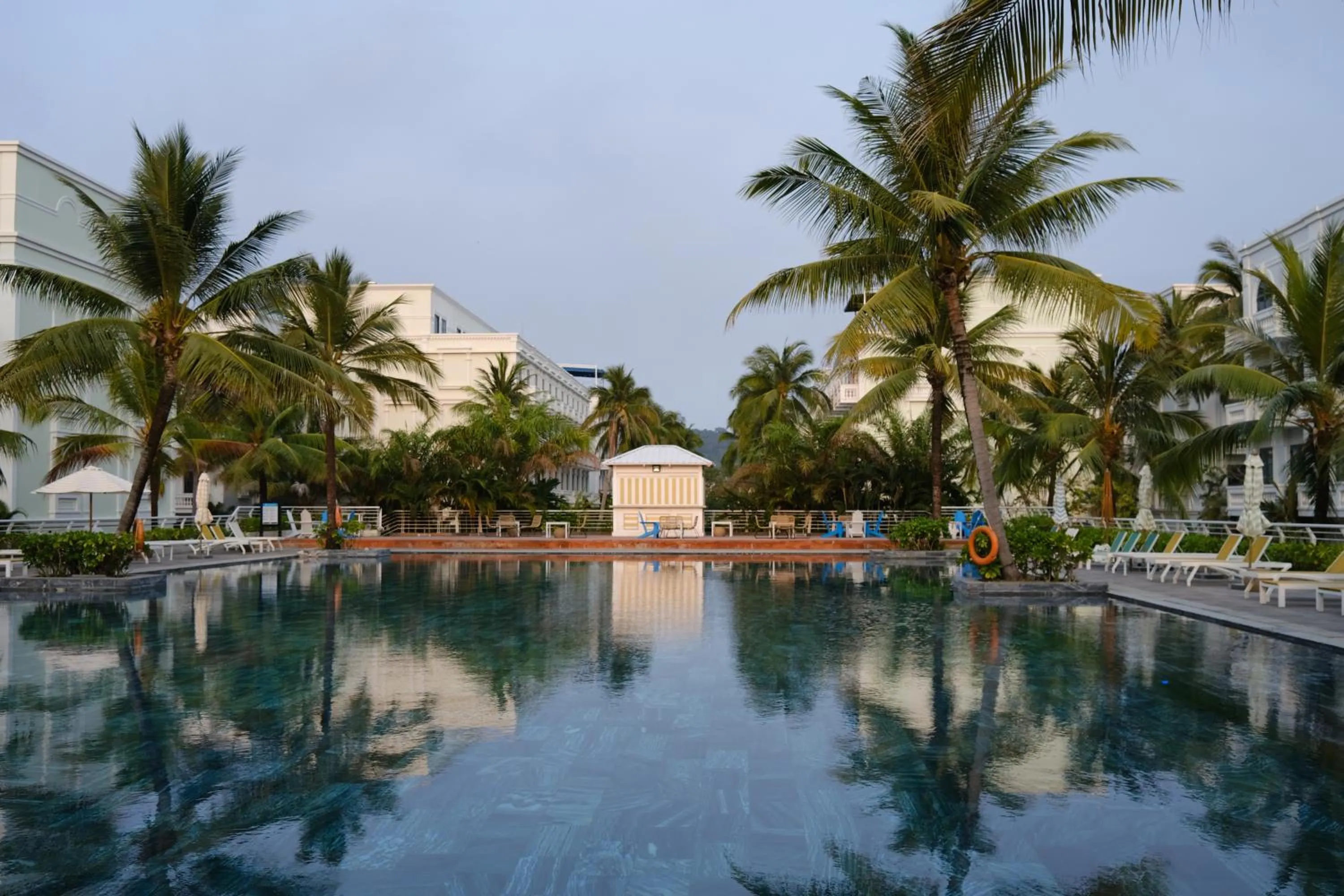 Swimming pool in Su Casa Phu Quoc Long Beach
