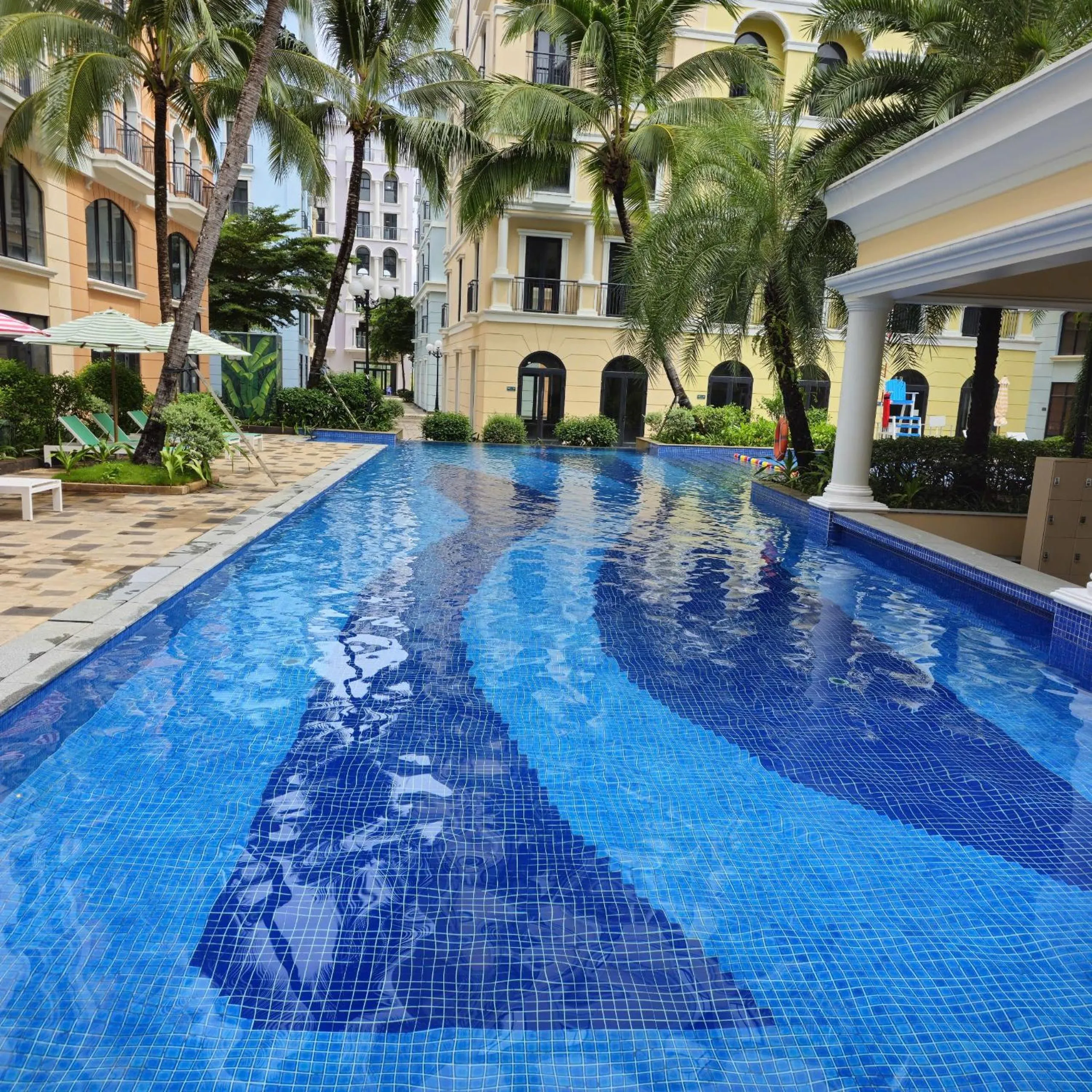 Swimming pool in Su Casa Phu Quoc Long Beach