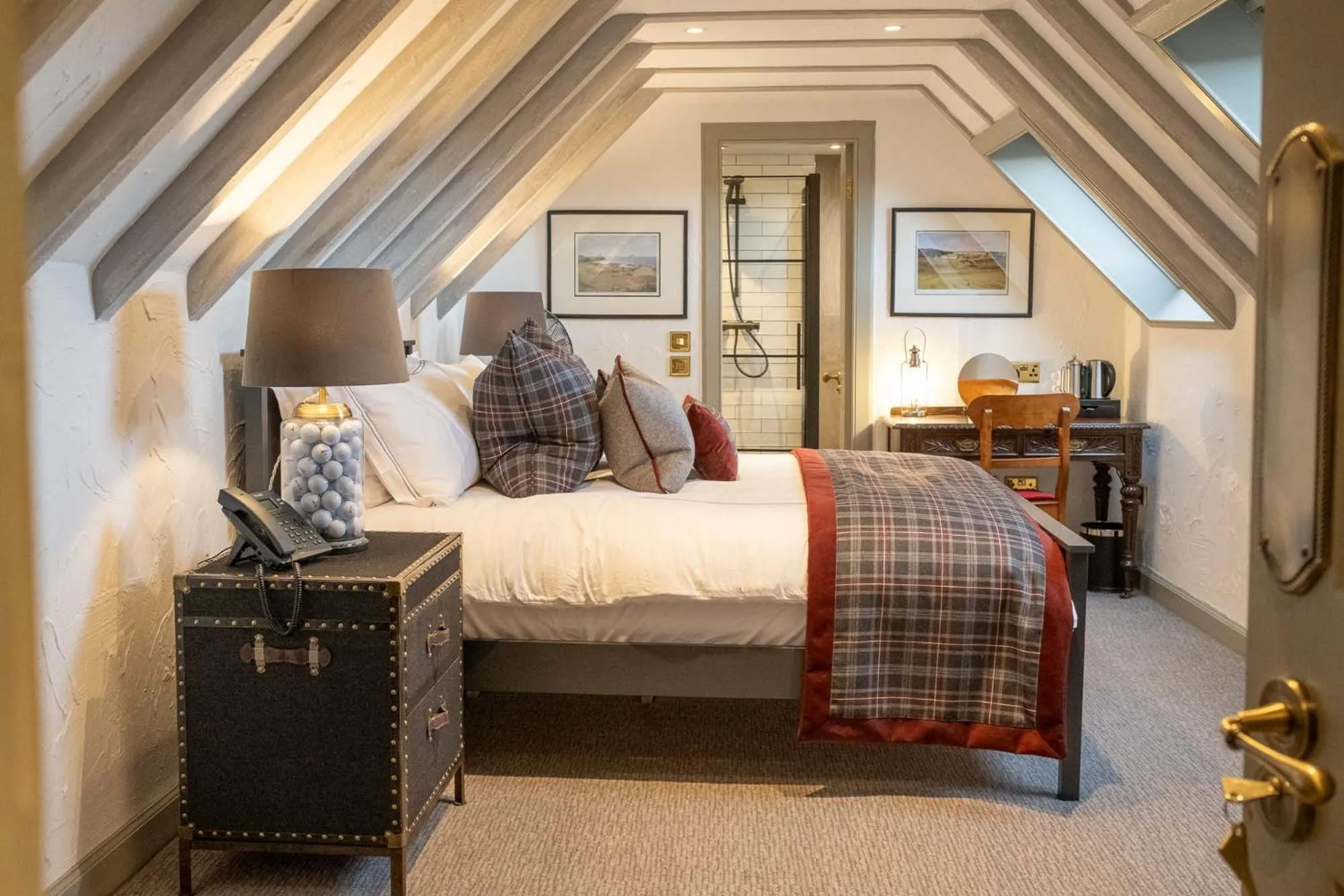 Bedroom, Bed in Abbotsford Hotel