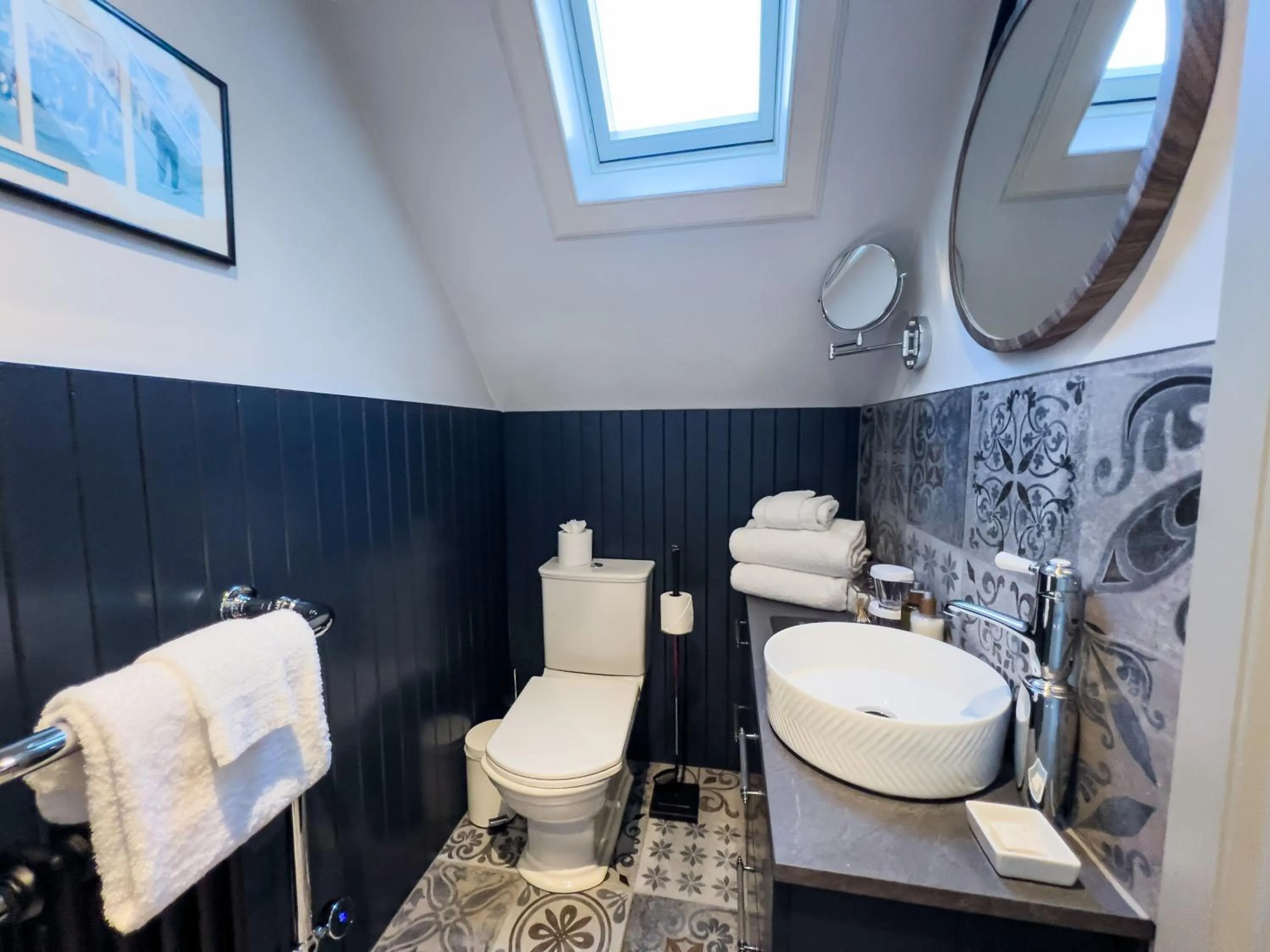 Bathroom in Abbotsford Hotel