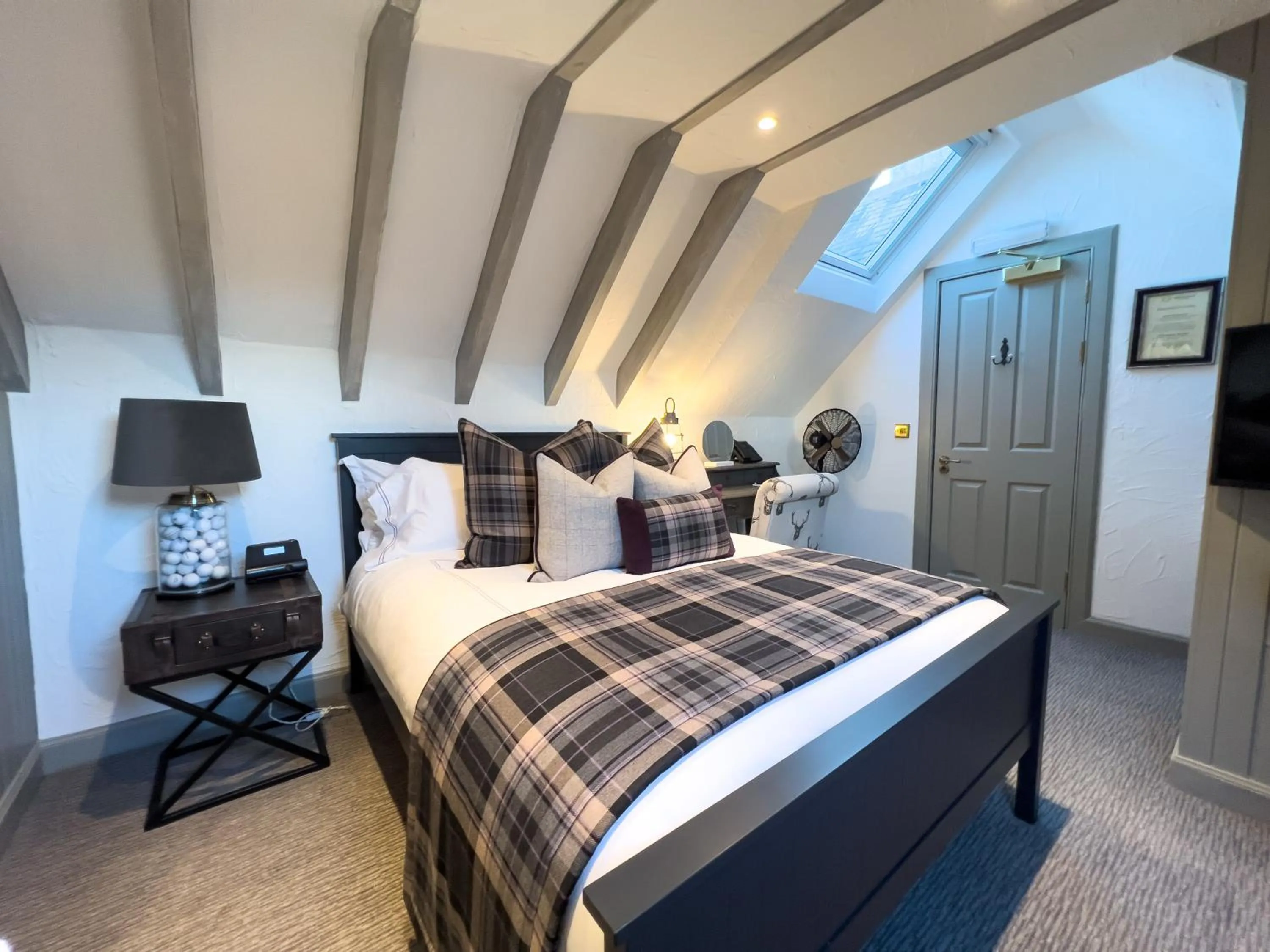 Bedroom, Bed in Abbotsford Hotel