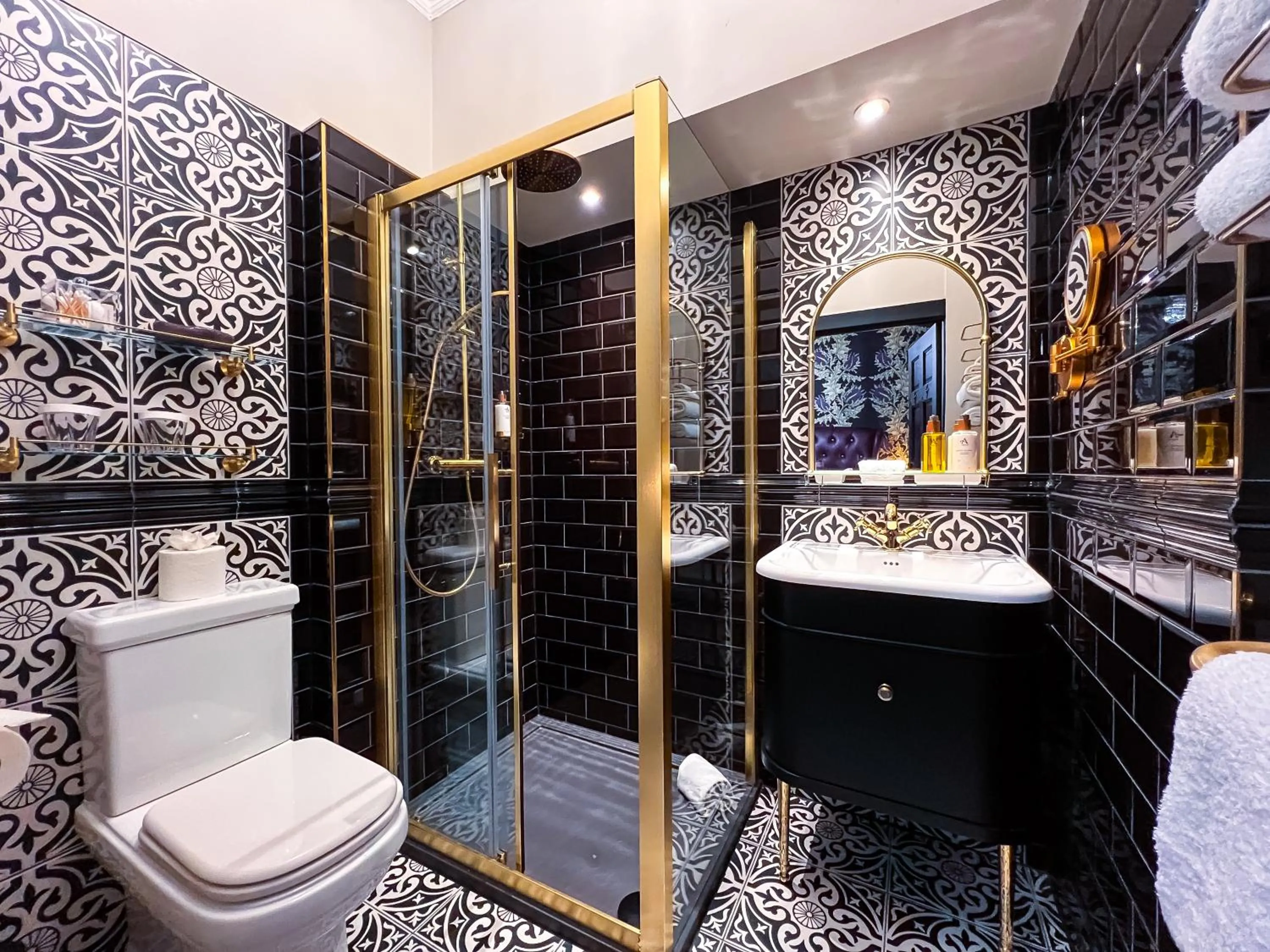 Bathroom in Abbotsford Hotel