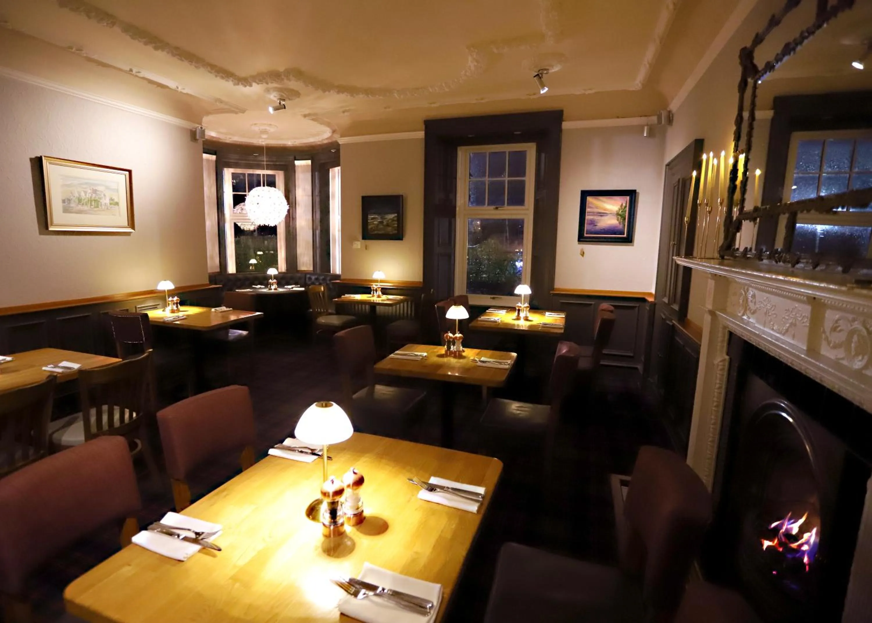 Restaurant/places to eat in Abbotsford Hotel