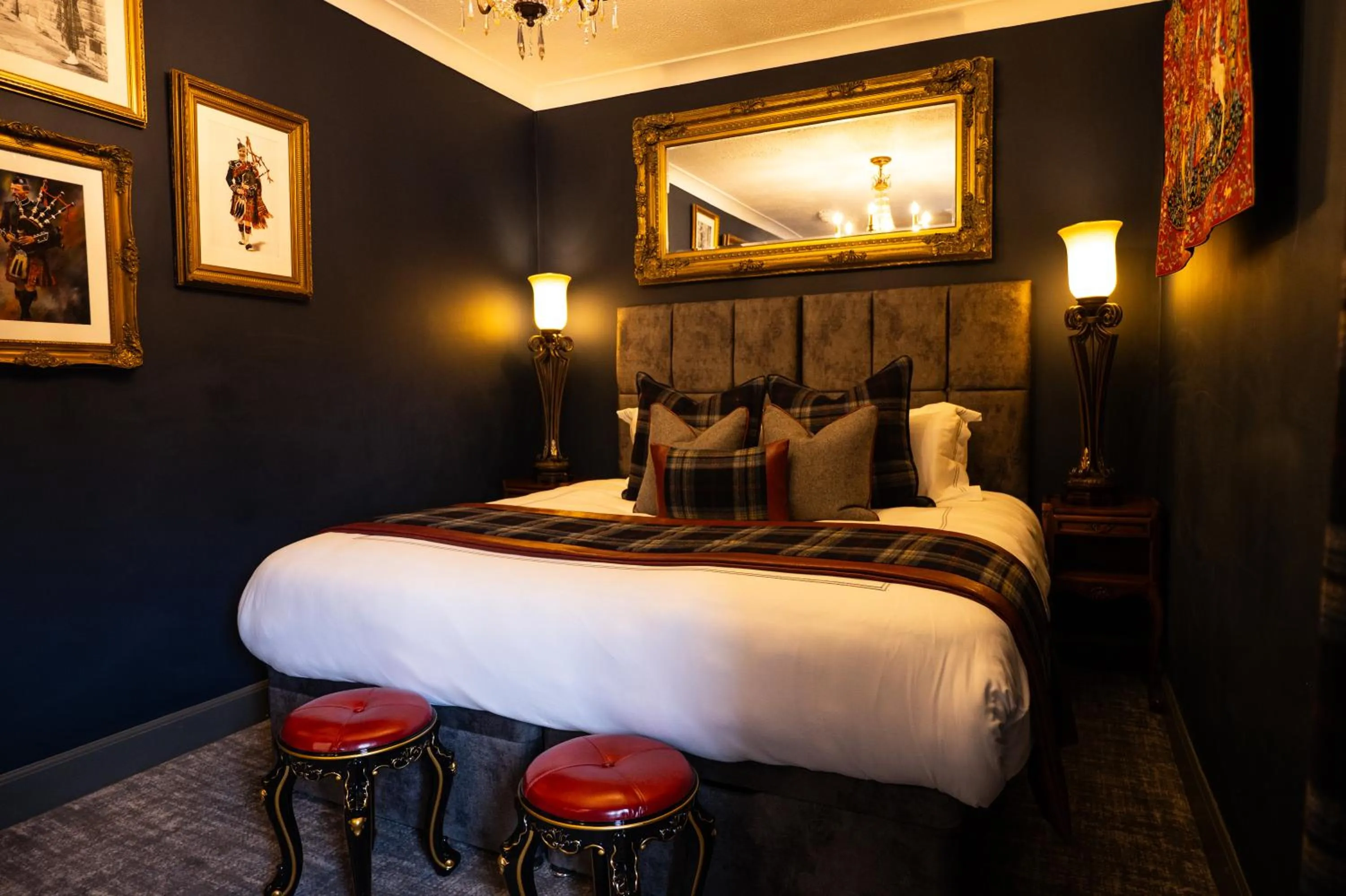 Bedroom, Bed in Abbotsford Hotel