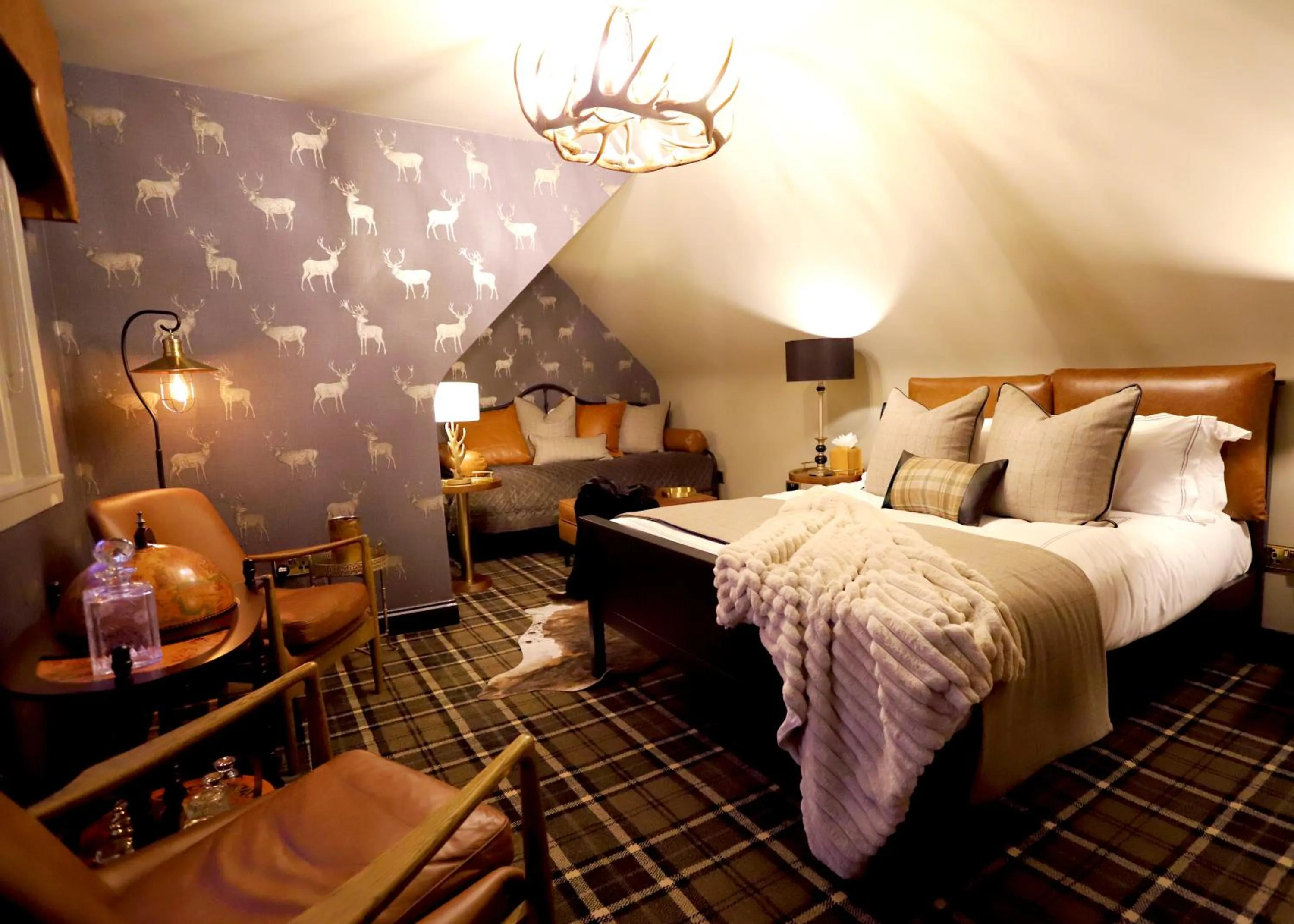 Bedroom, Bed in Abbotsford Hotel