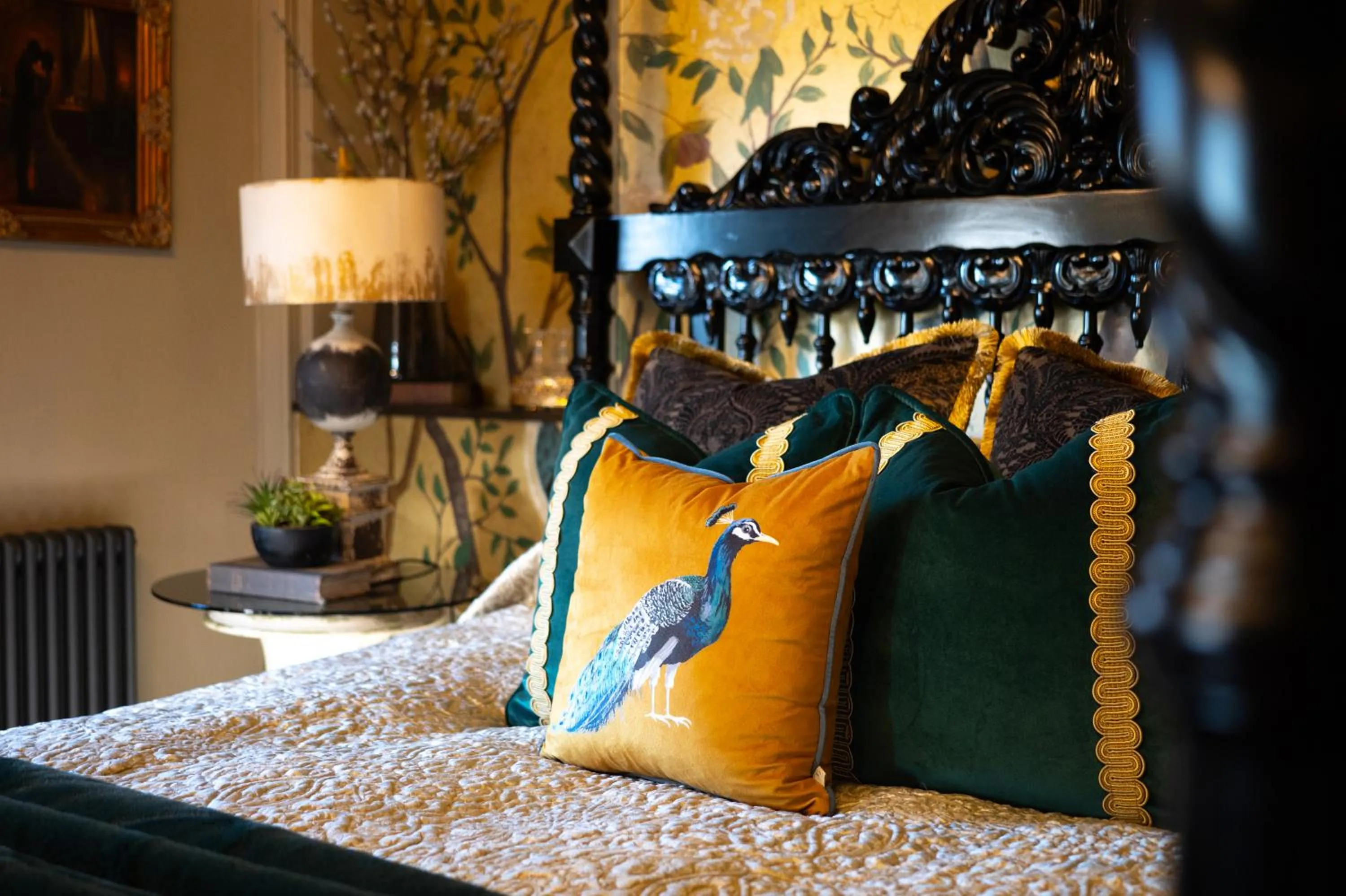 Bed in Abbotsford Hotel