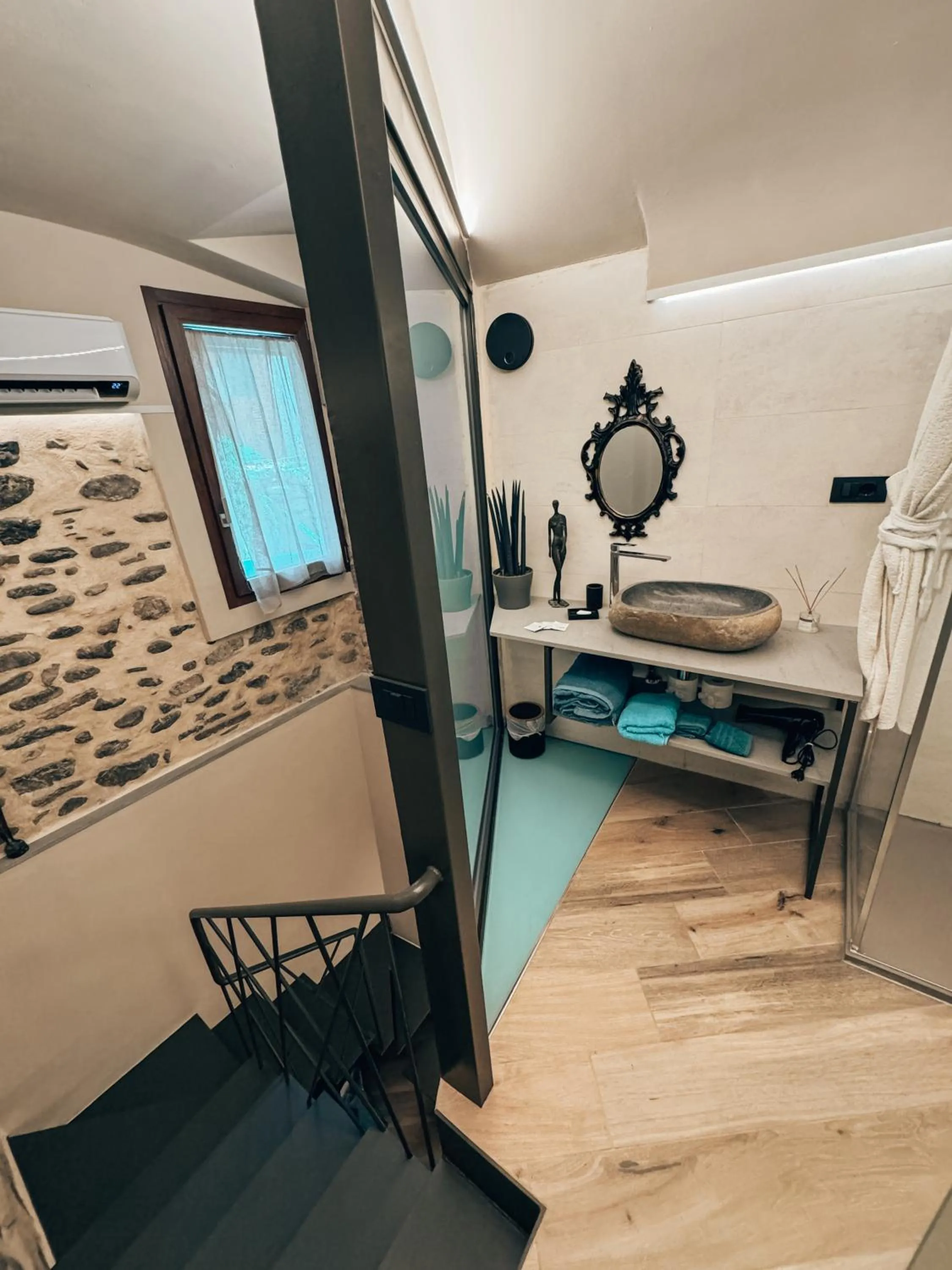 Bathroom in Talking Stones