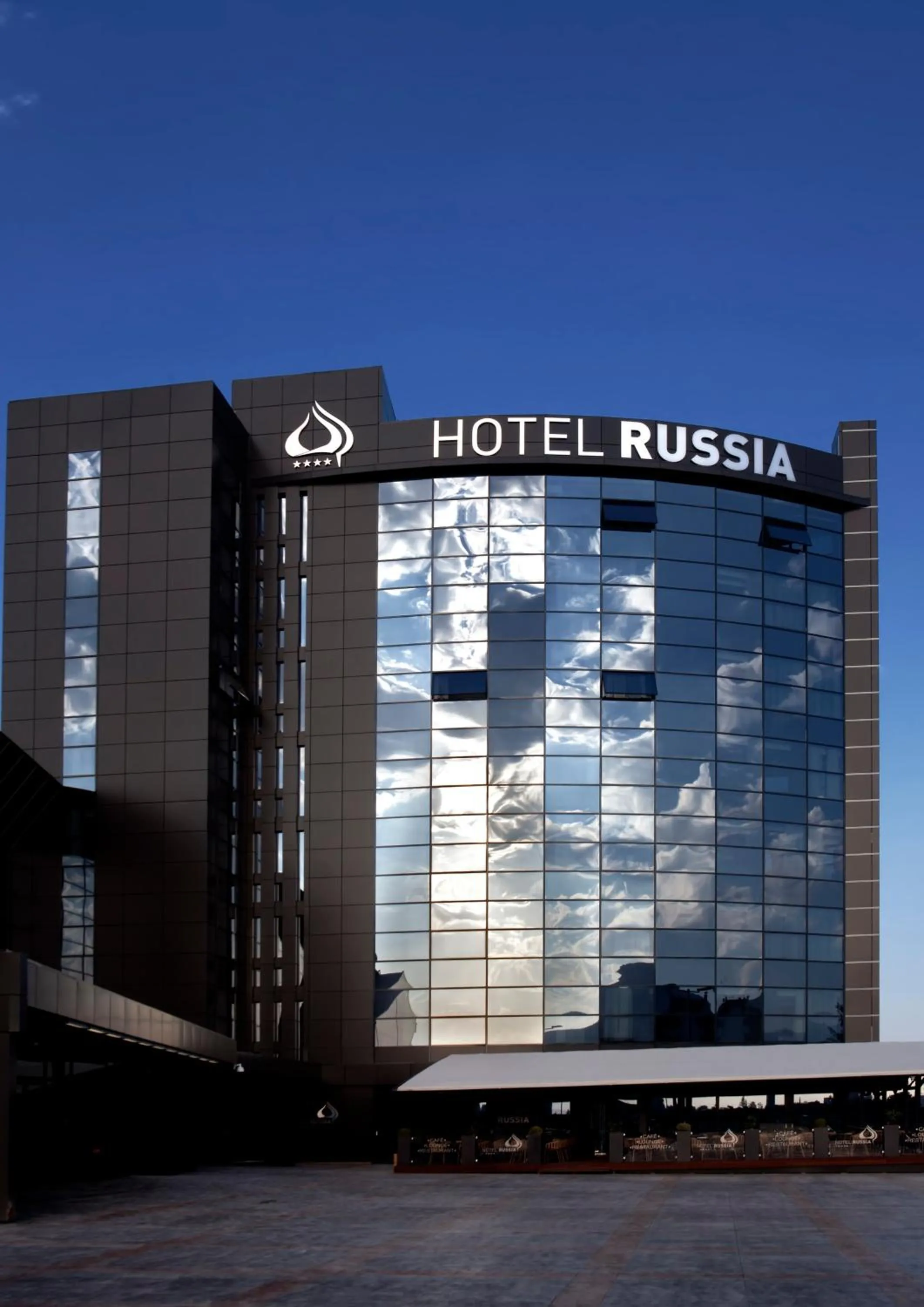 Facade/entrance in Hotel Russia