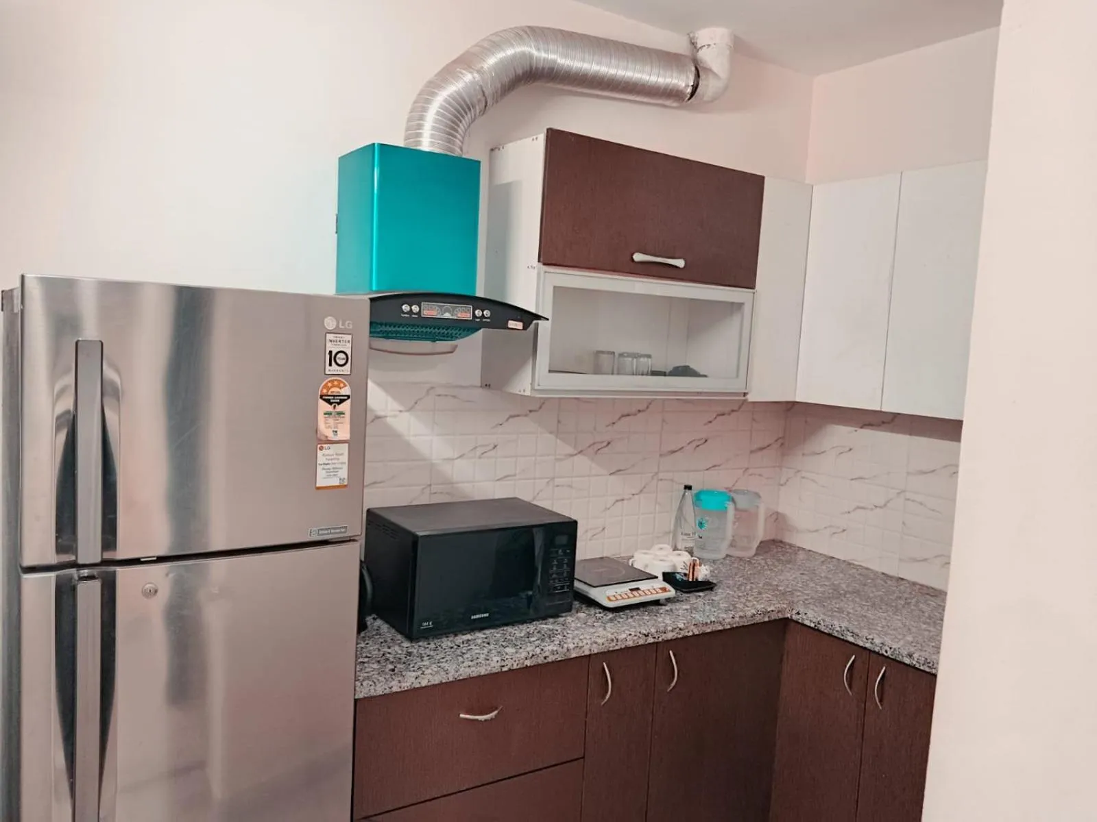 Kitchen or kitchenette in Lime Tree Hotel - Golf Course Road, Sector-43, Gurugram