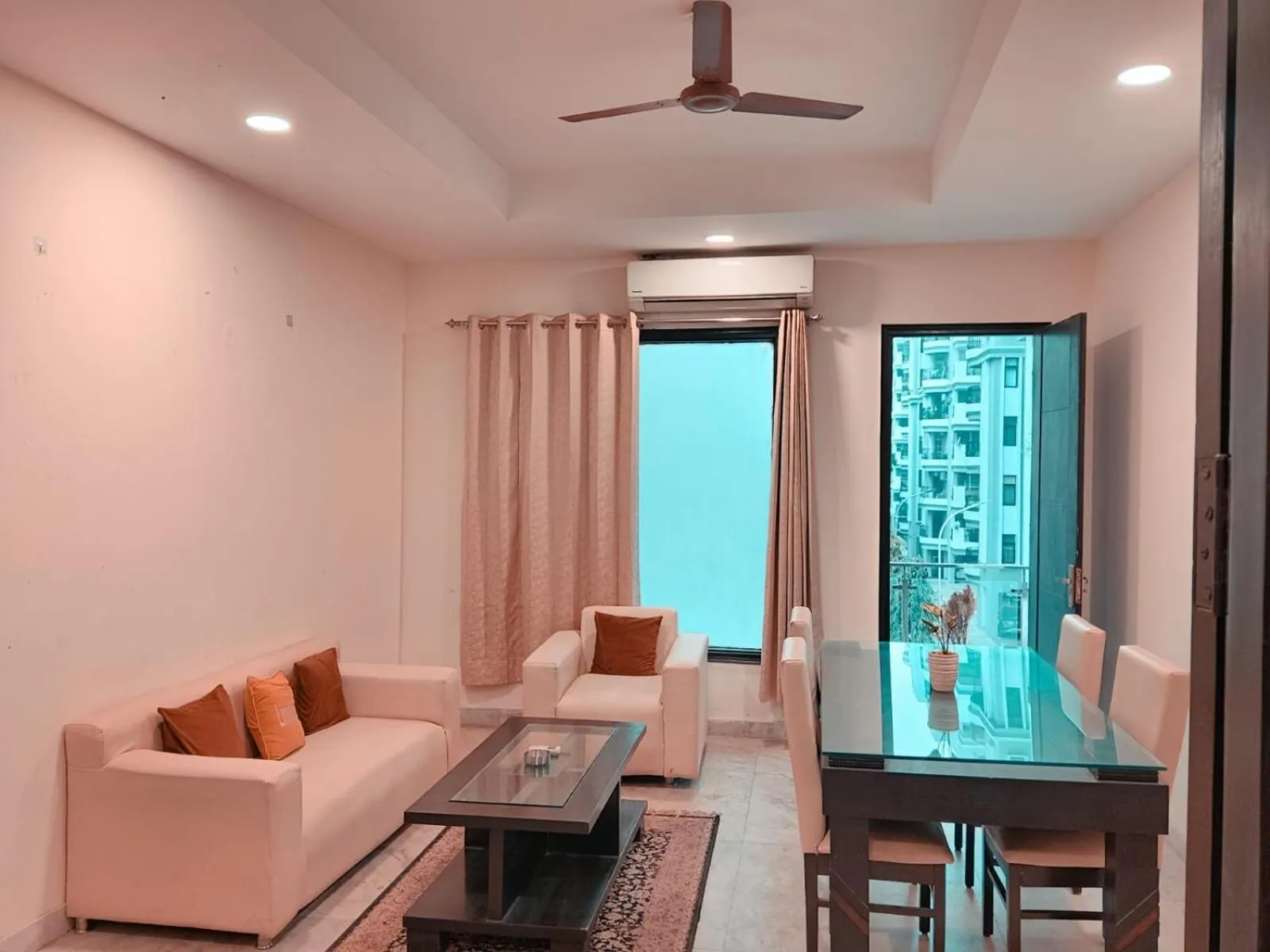 Living room in Lime Tree Hotel - Golf Course Road, Sector-43, Gurugram