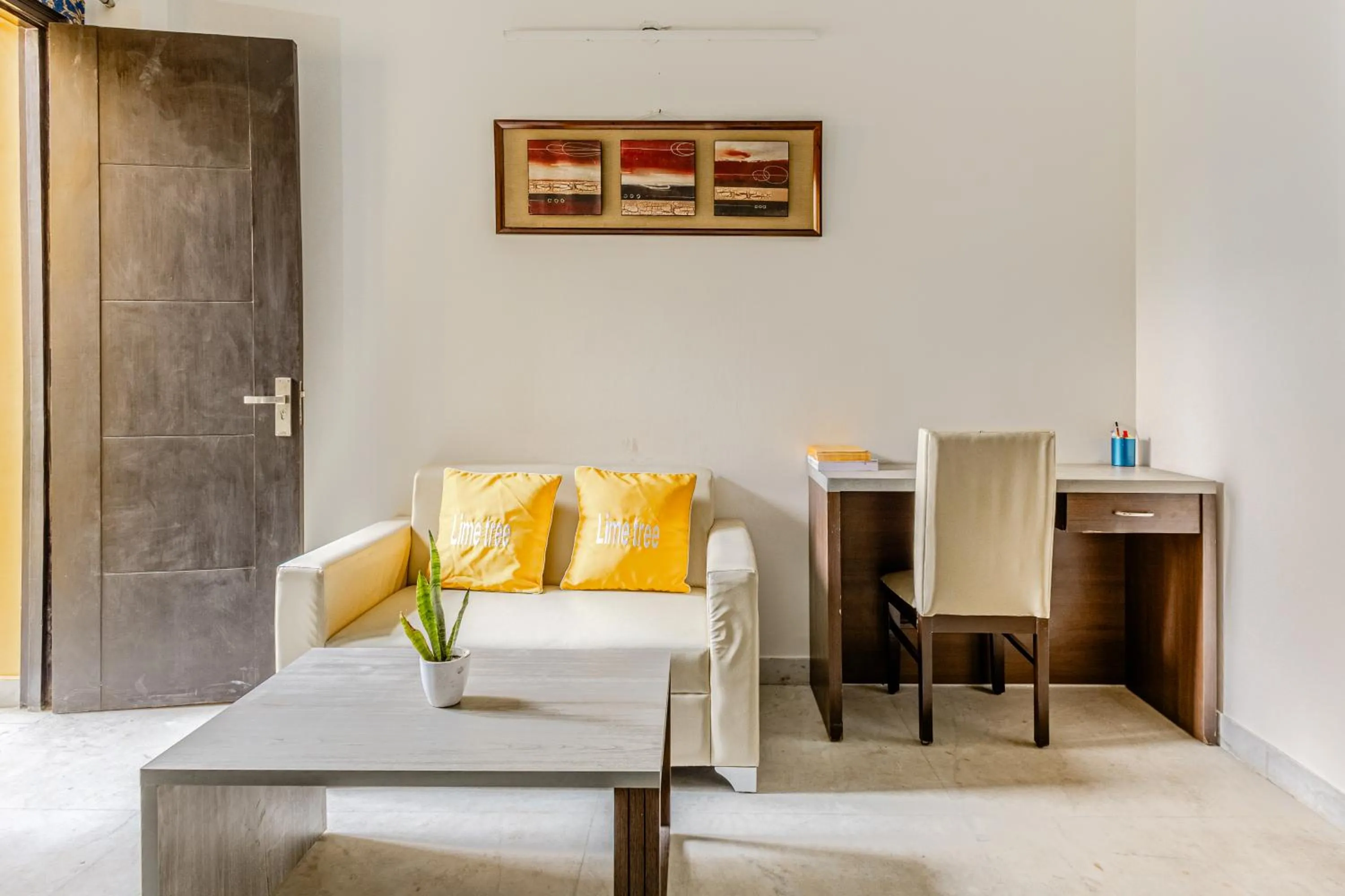 Bed in Lime Tree Hotel - Golf Course Road, Sector-43, Gurugram