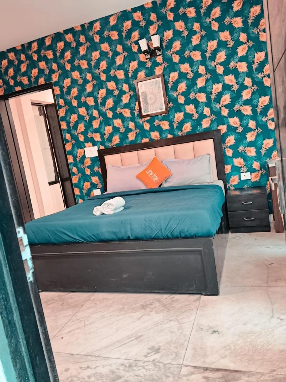 Bed in Lime Tree Hotel - Golf Course Road, Sector-43, Gurugram