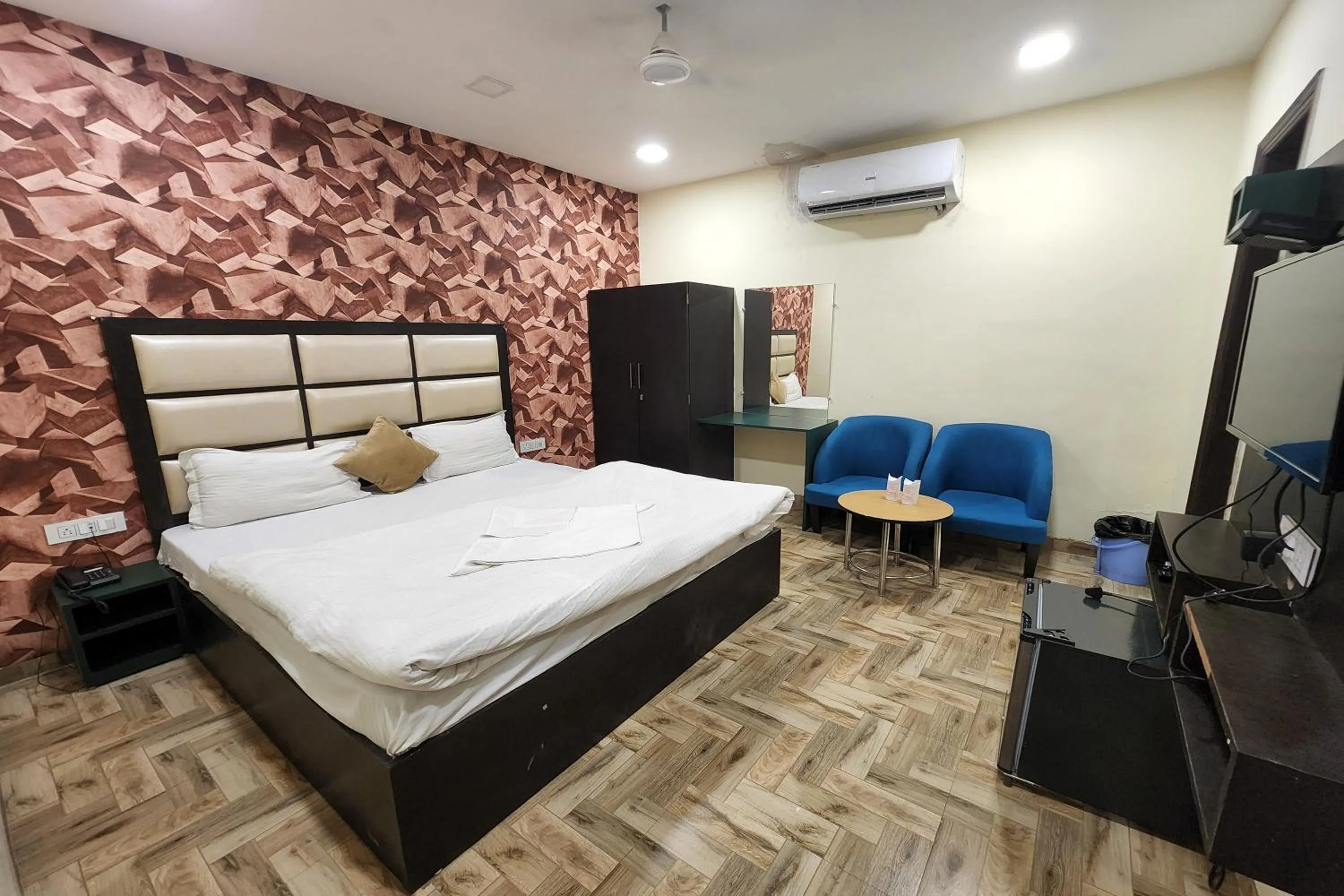 Bed in Hotel Mandakini Royale