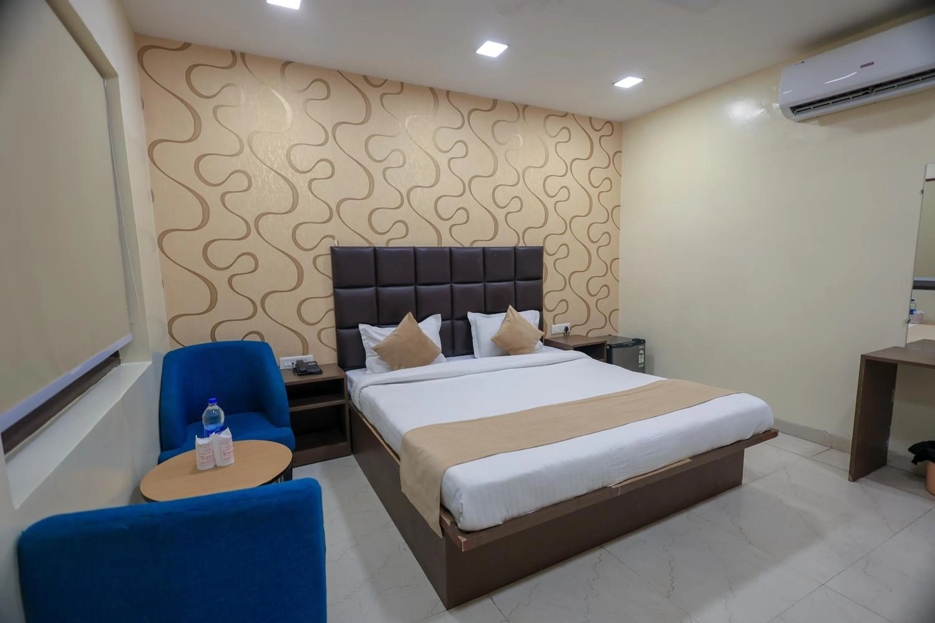 Bed in Hotel Mandakini Royale