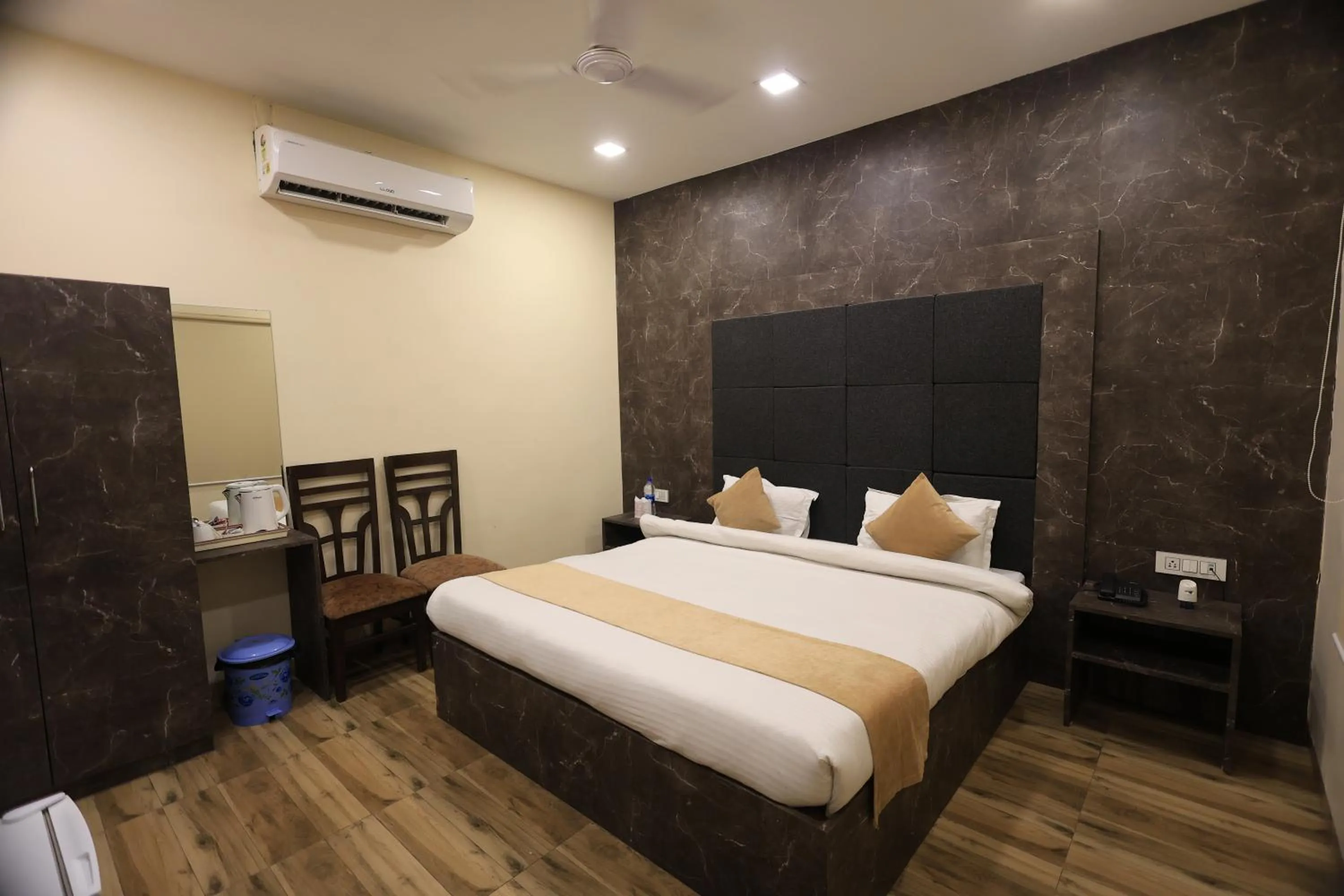 Bed in Hotel Mandakini Royale