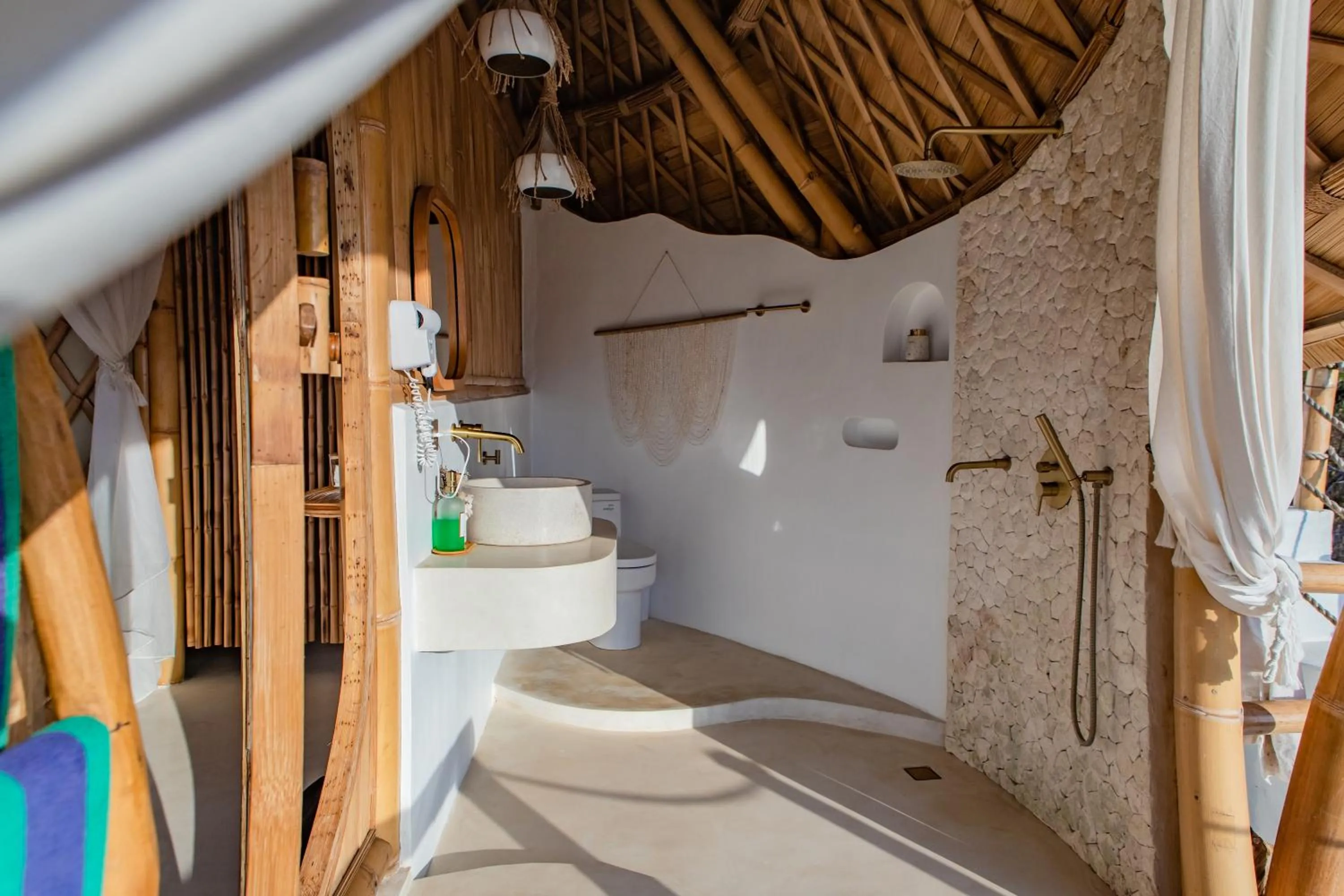 Shower in Camanta Penida - Adult Only