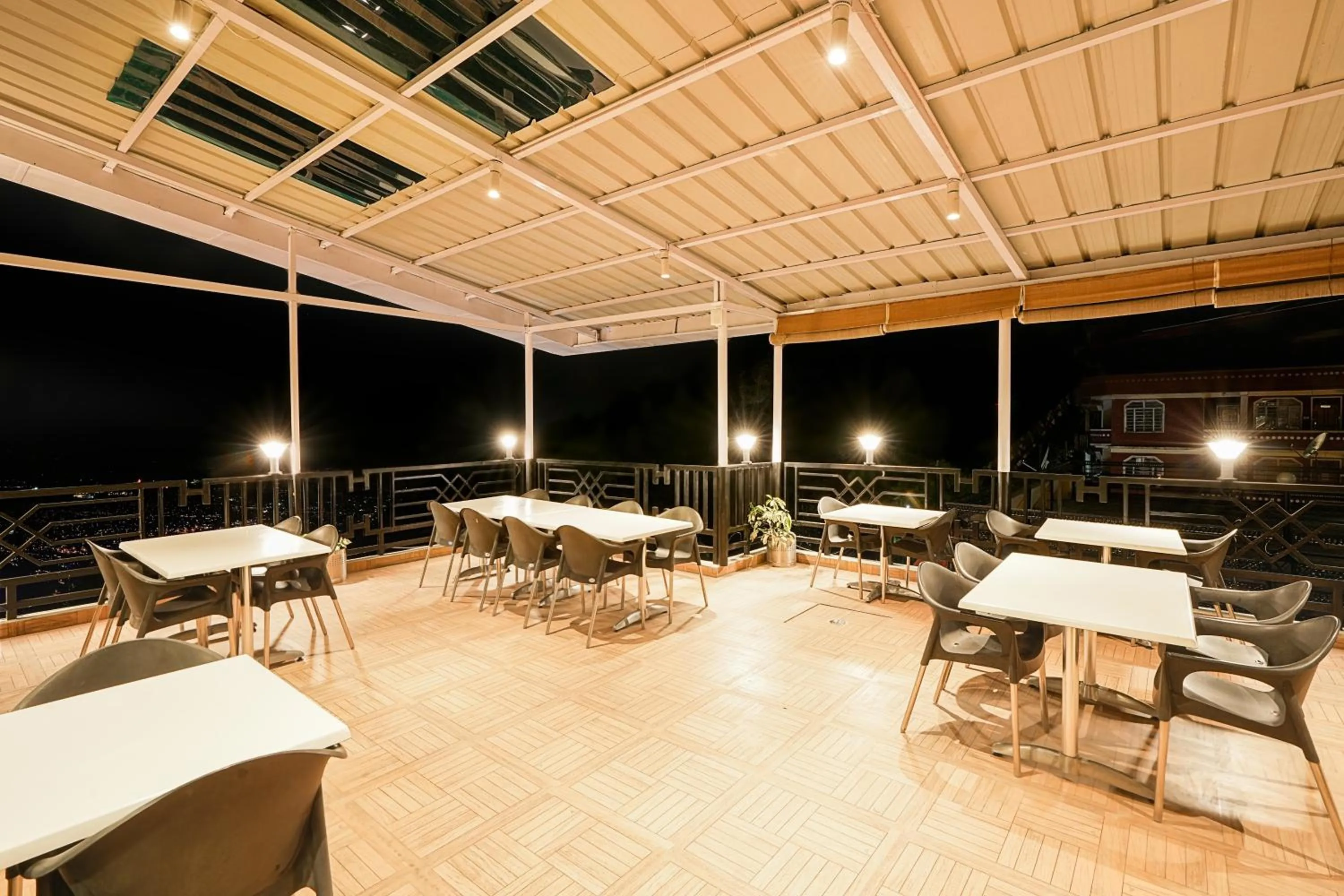 Restaurant/places to eat in Hotel Bella Heights