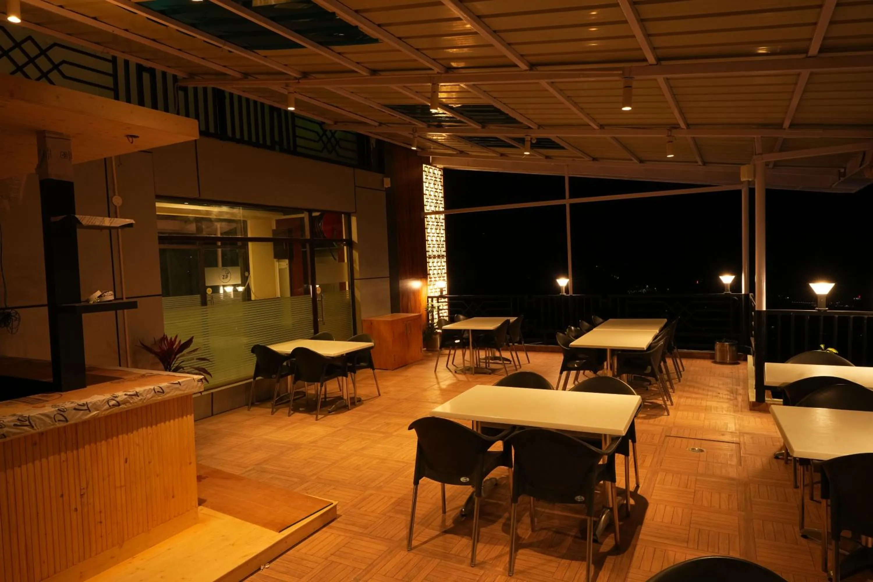 Restaurant/places to eat in Hotel Bella Heights