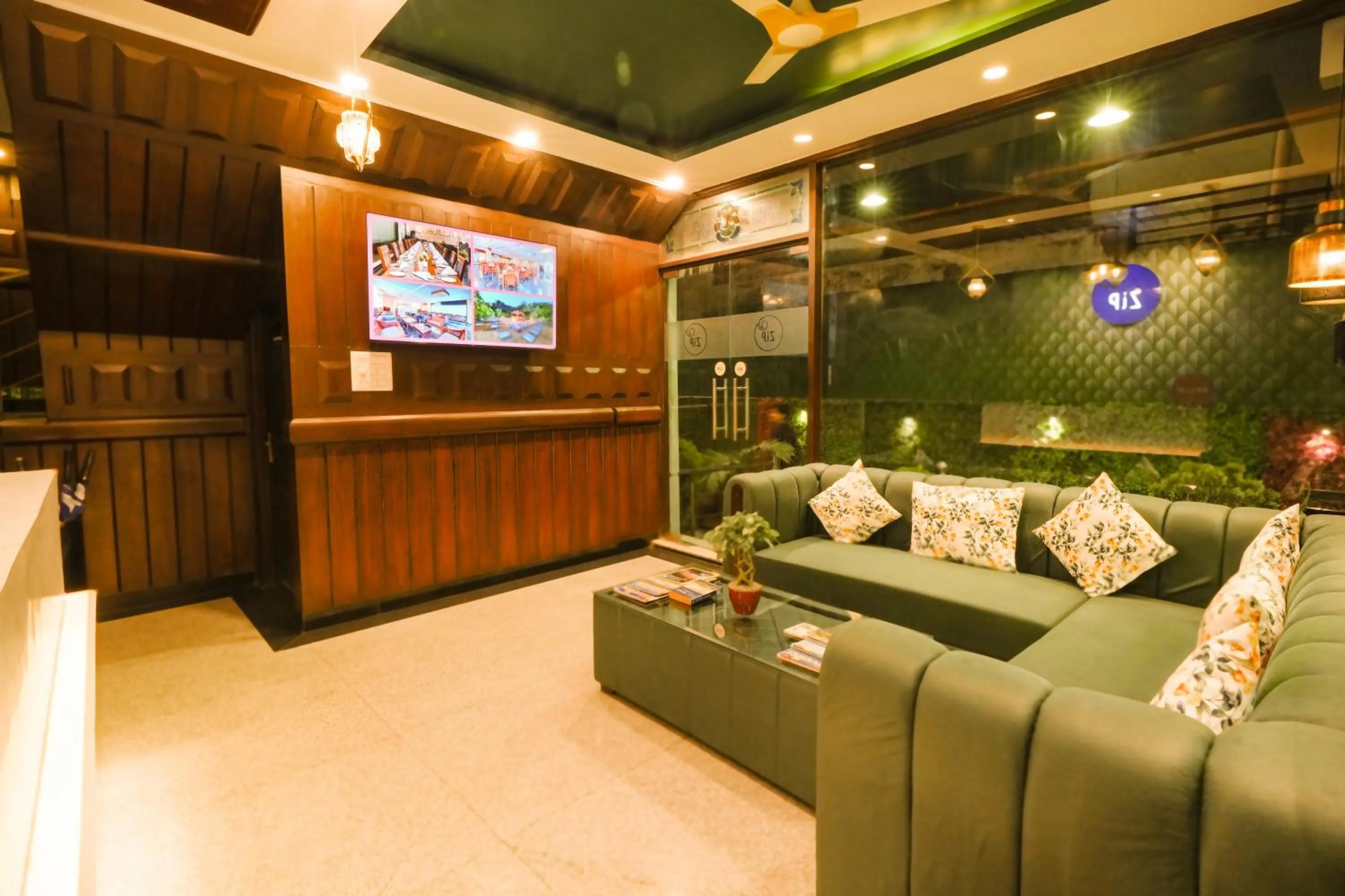 TV and multimedia in Hotel Bella Heights