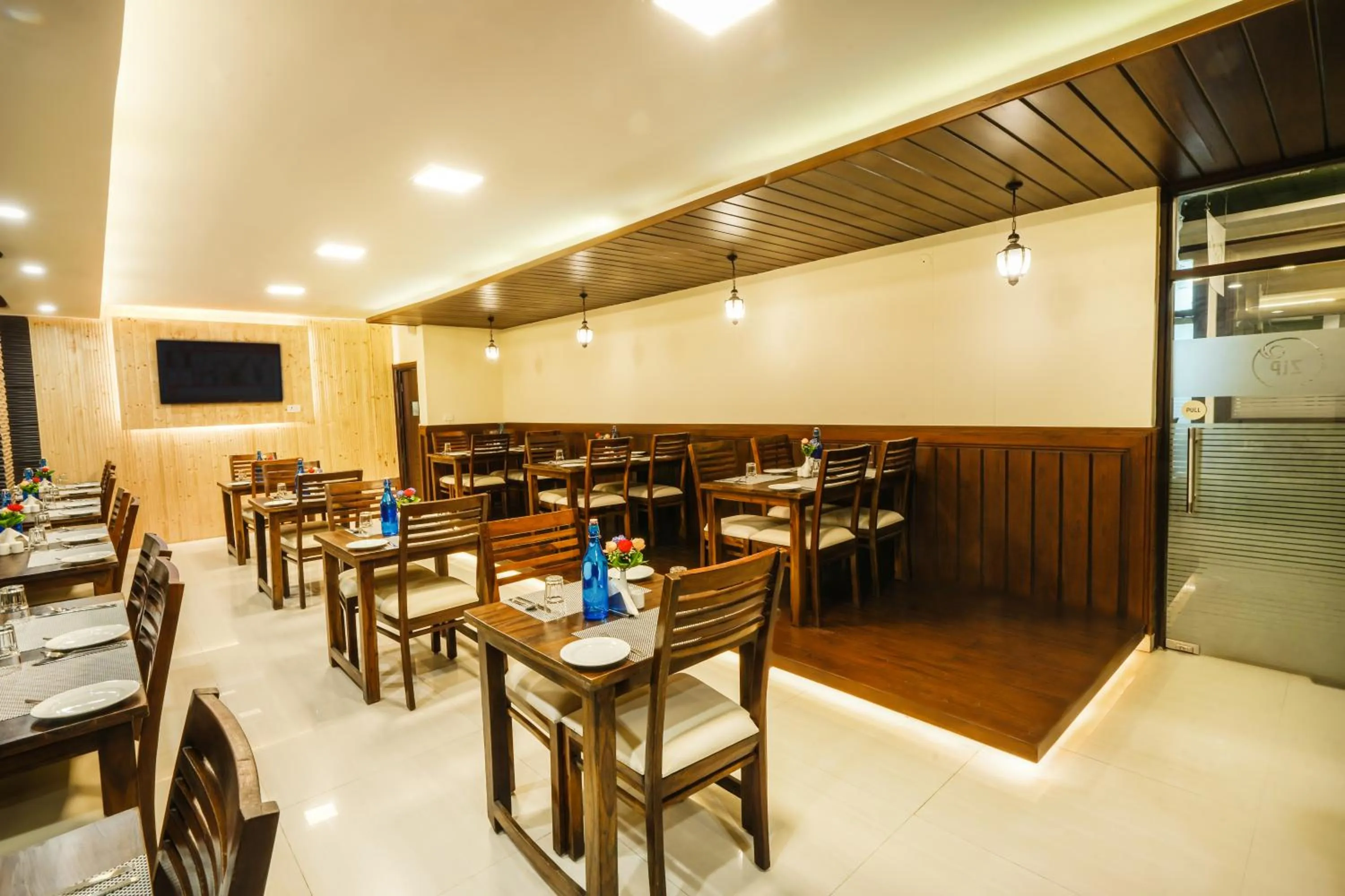 Restaurant/places to eat in Hotel Bella Heights