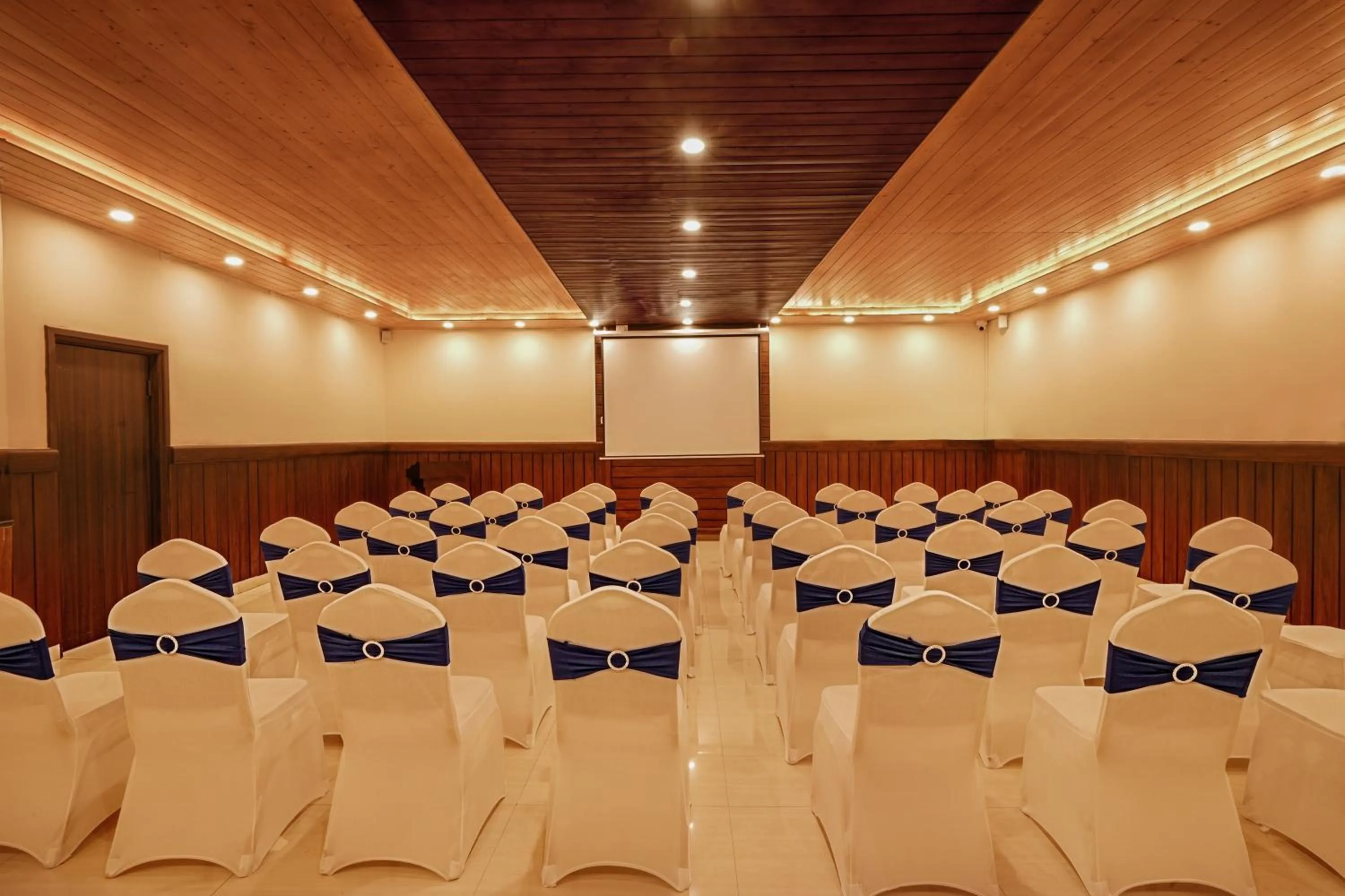 Business facilities in Hotel Bella Heights